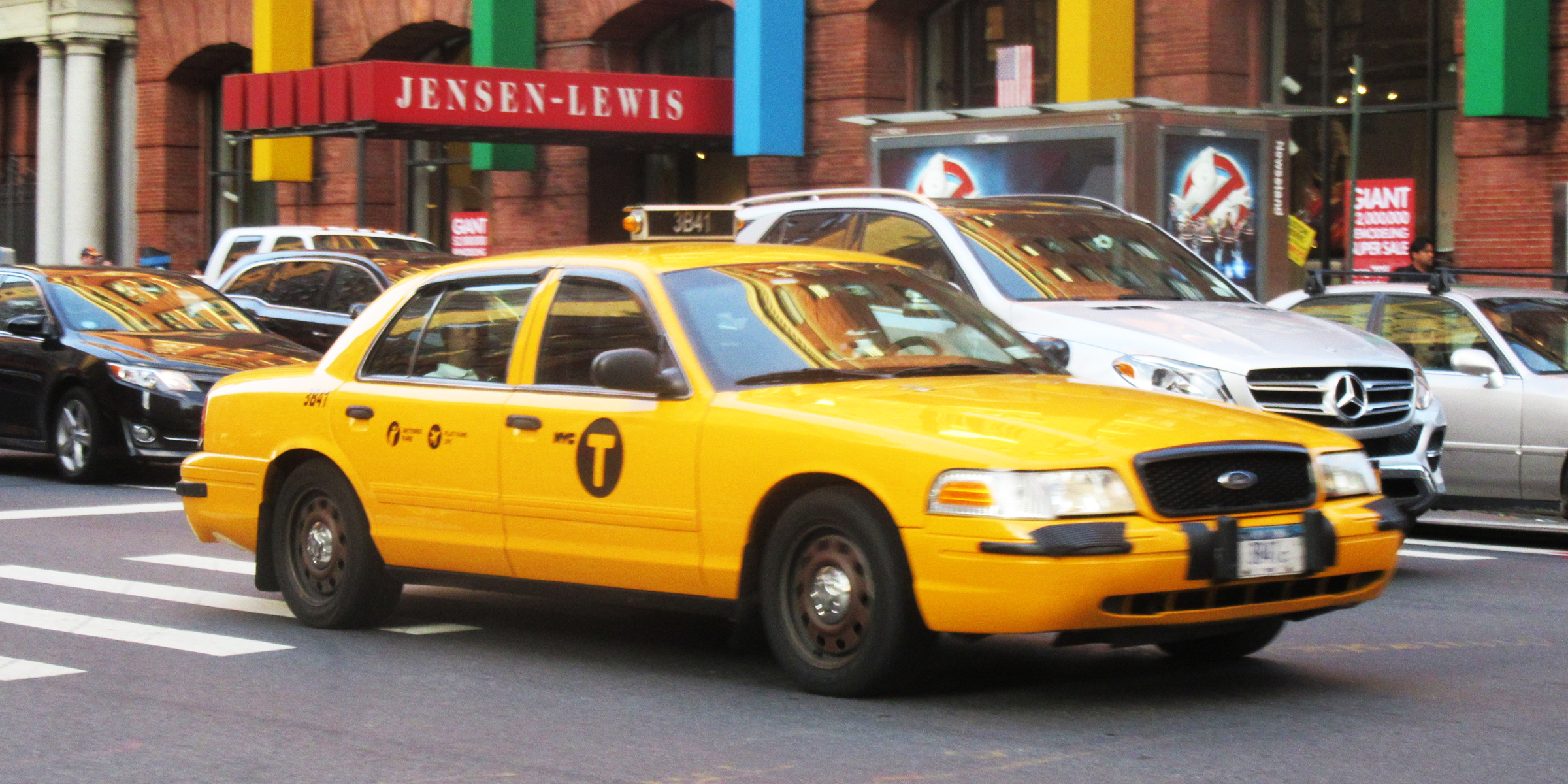 A taxi on the road | Source: Flickr/JLaw45/CC BY 2.0