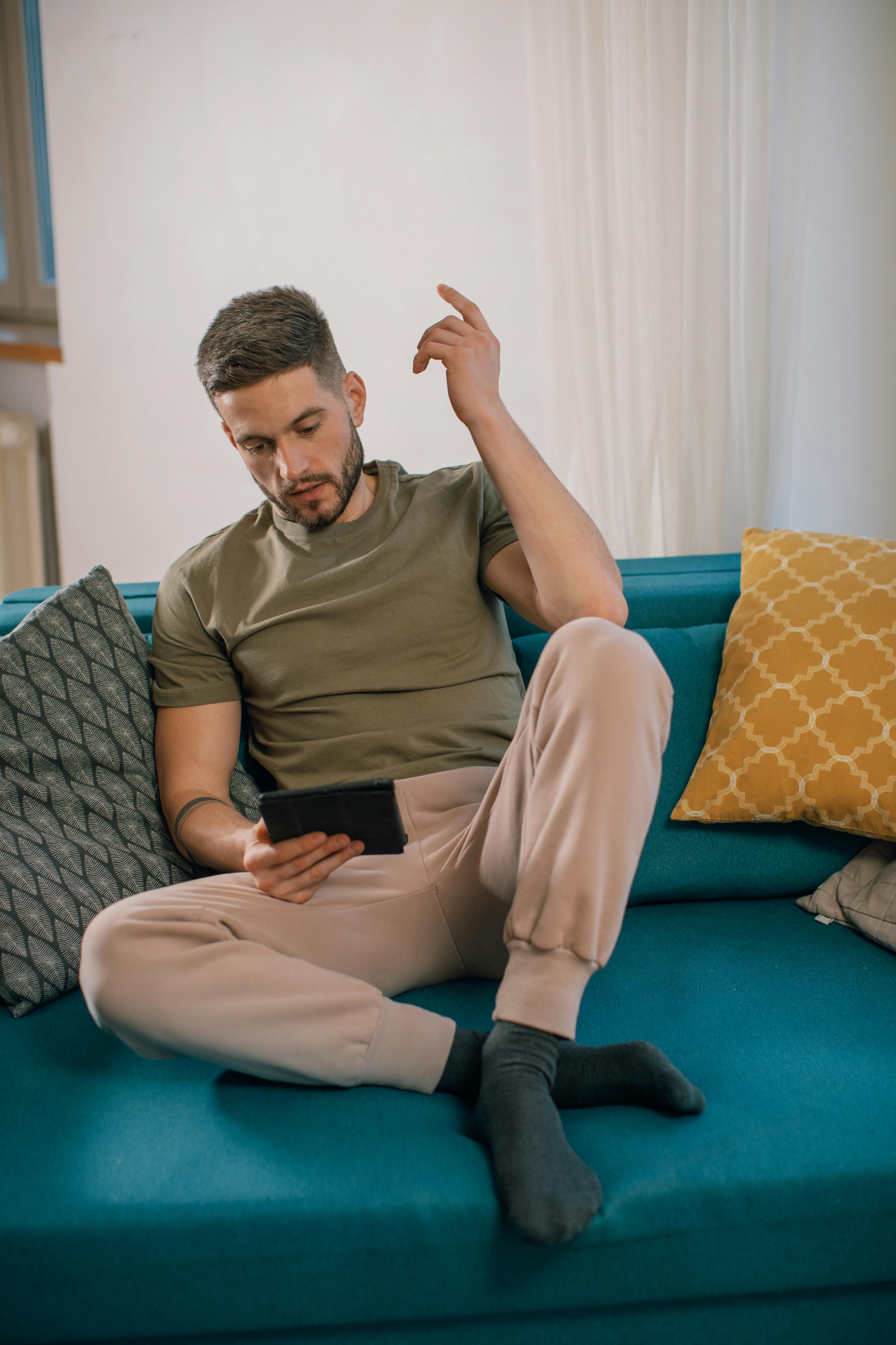 A distracted man | Source: Pexels