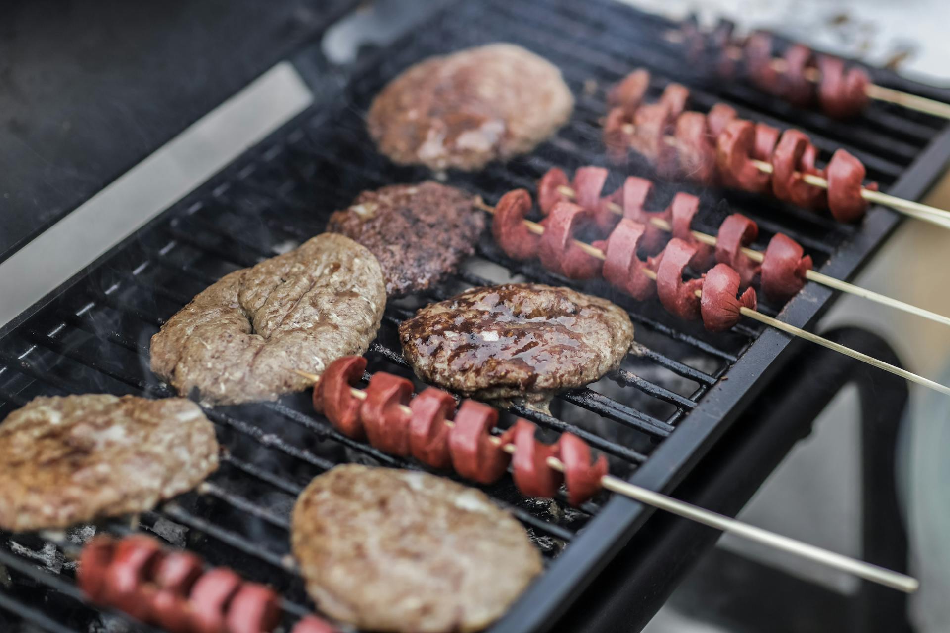Meat cooking on a grill | Source: Pexels