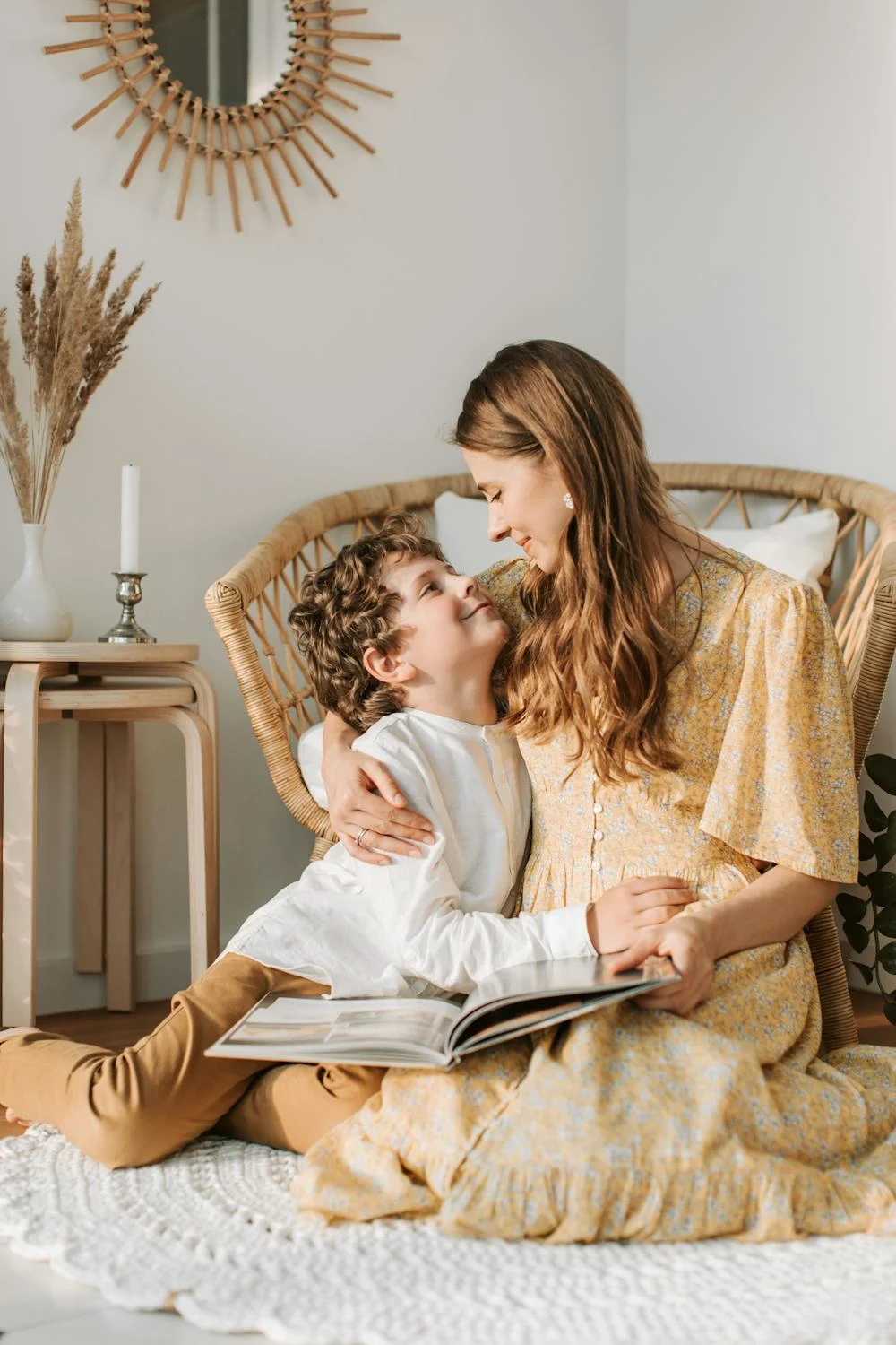 A woman talking to her son | Source: Pexels
