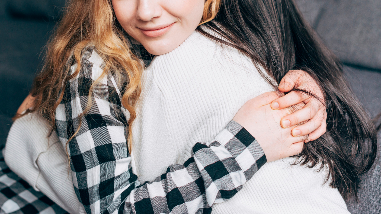 A delighted girl hugging her mother | Source: Freepik