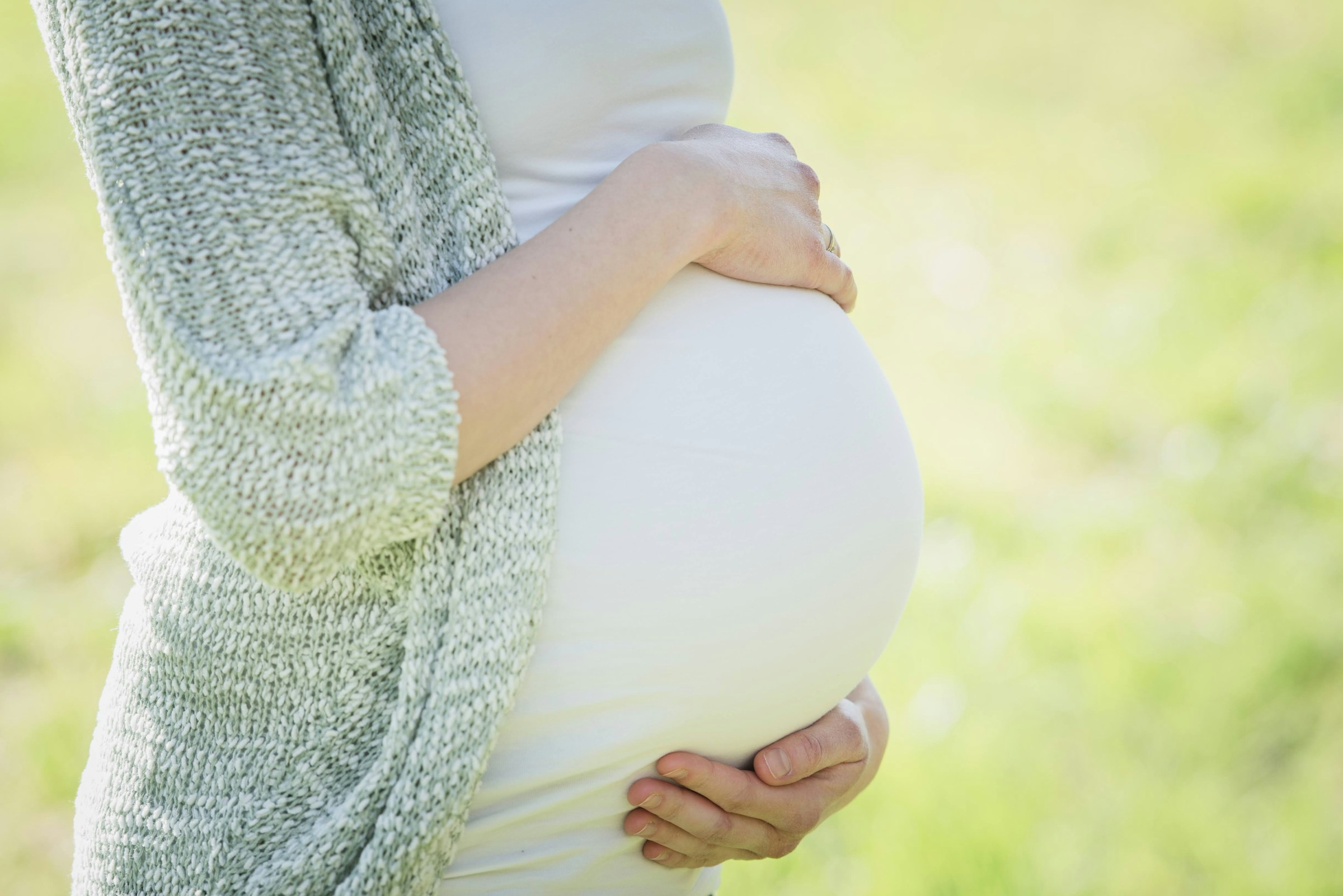 A pregnant woman holding her baby bump | Source: Unsplash