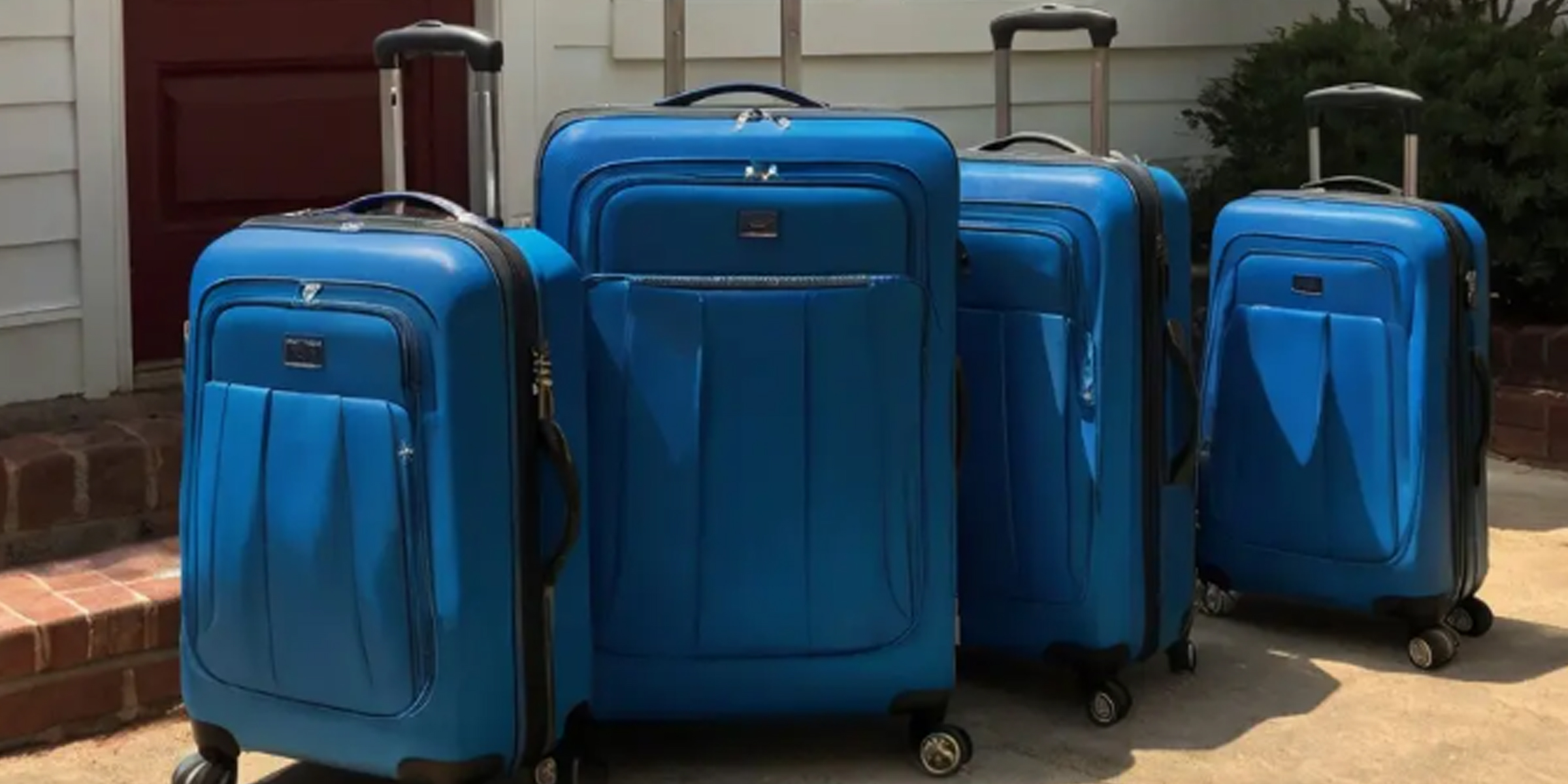 A set of suitcases | Source: Amomama