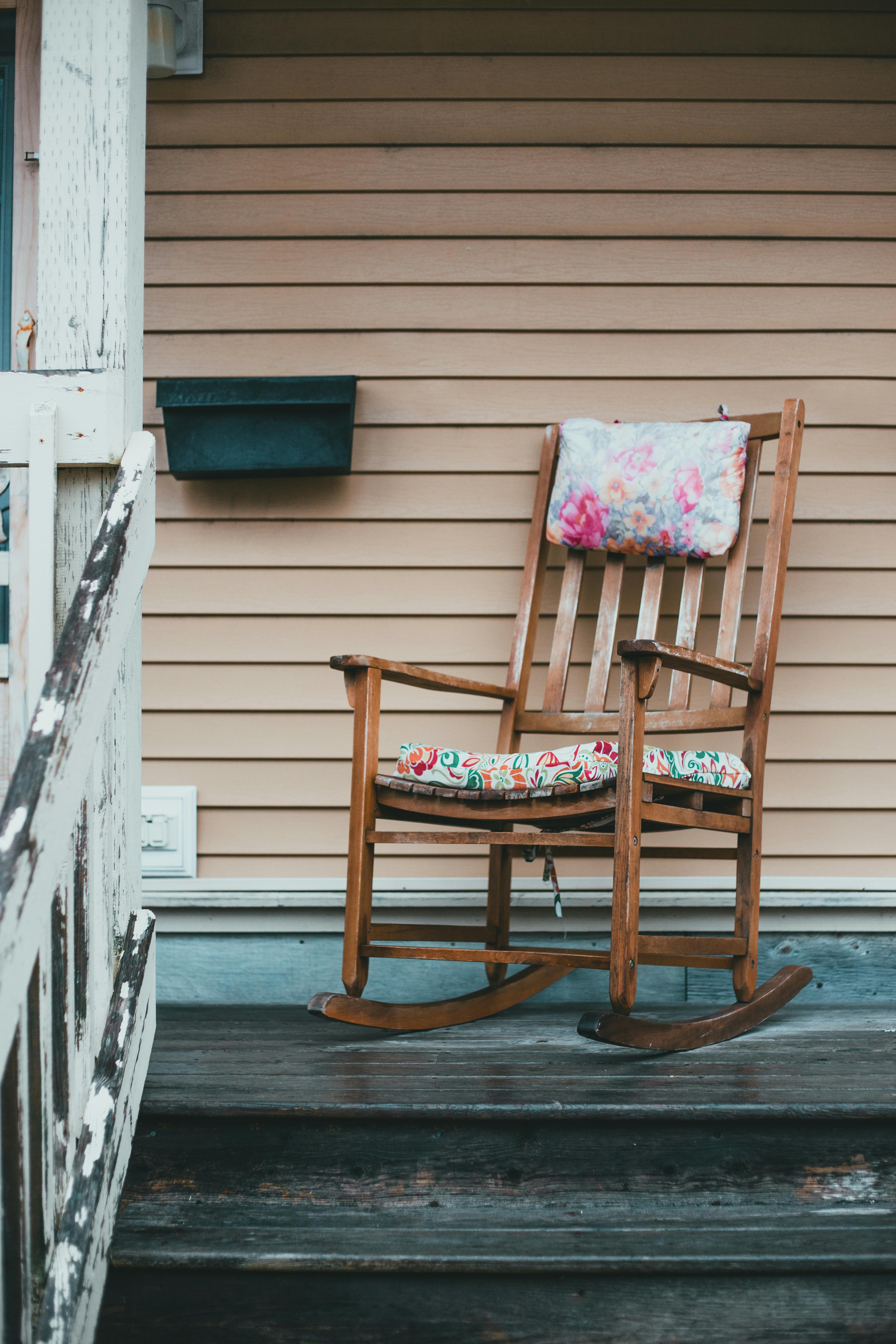 A rocking chair on a porch | Source: Pexels