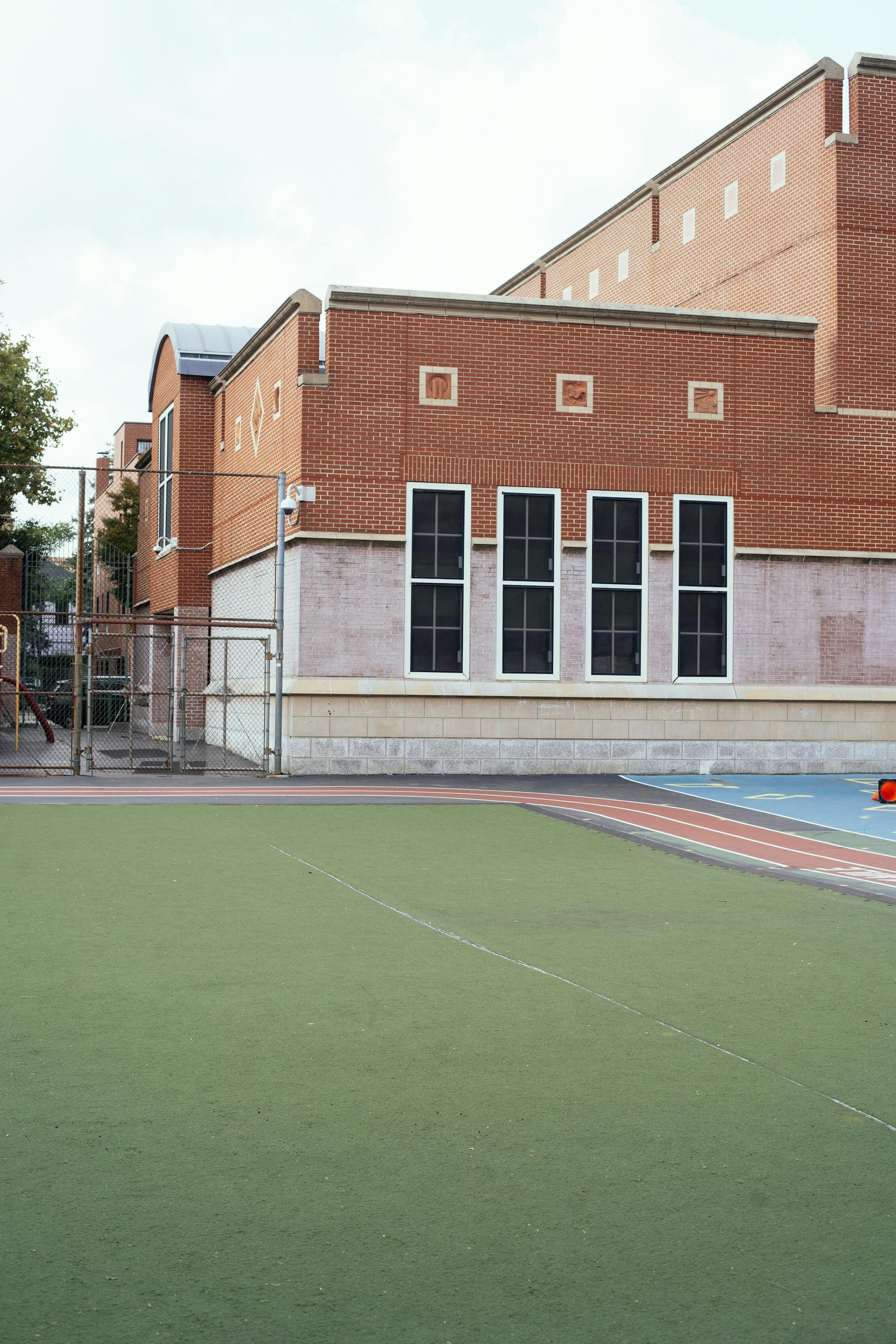 Exterior of a school building | Source: Pexels