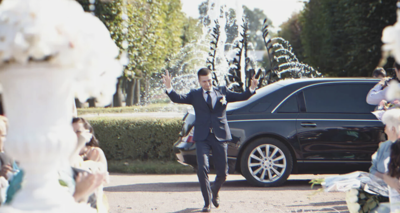 Groom walks to the altar | Source: Shutterstock