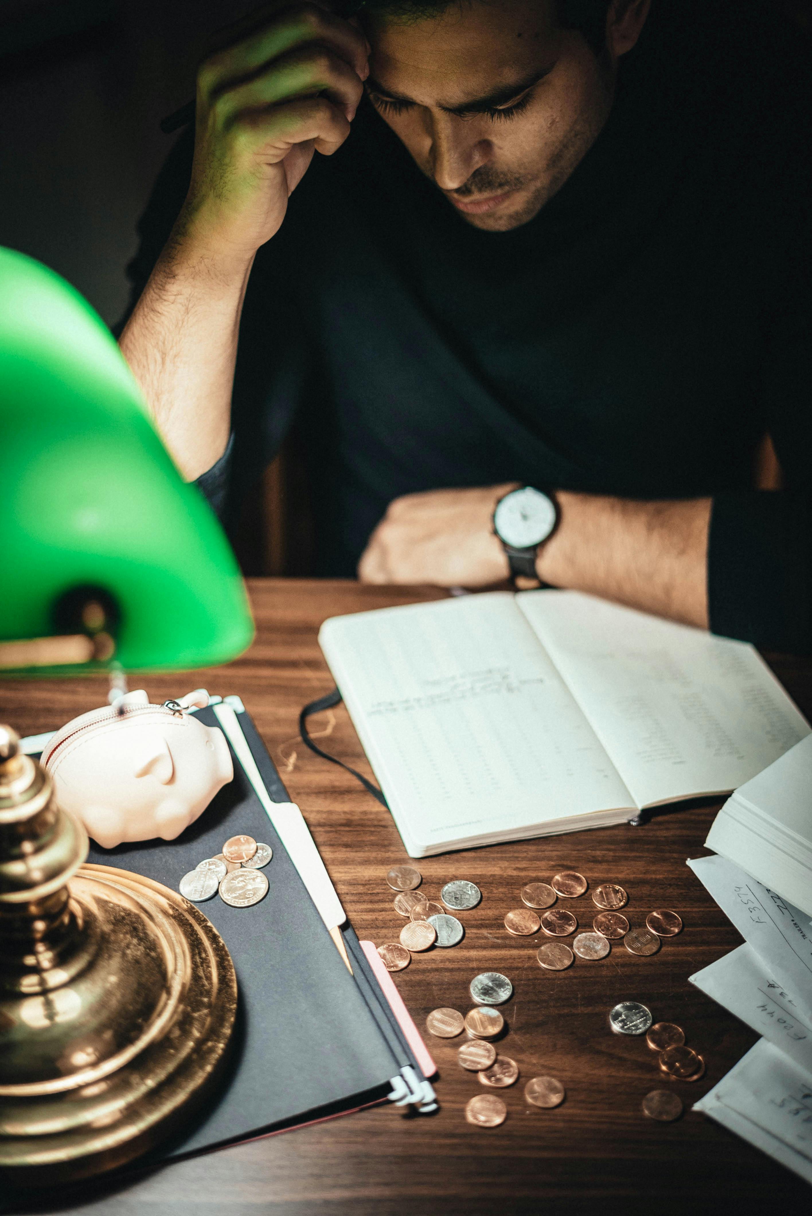 A stressed man doing his finances | Source: Pexels