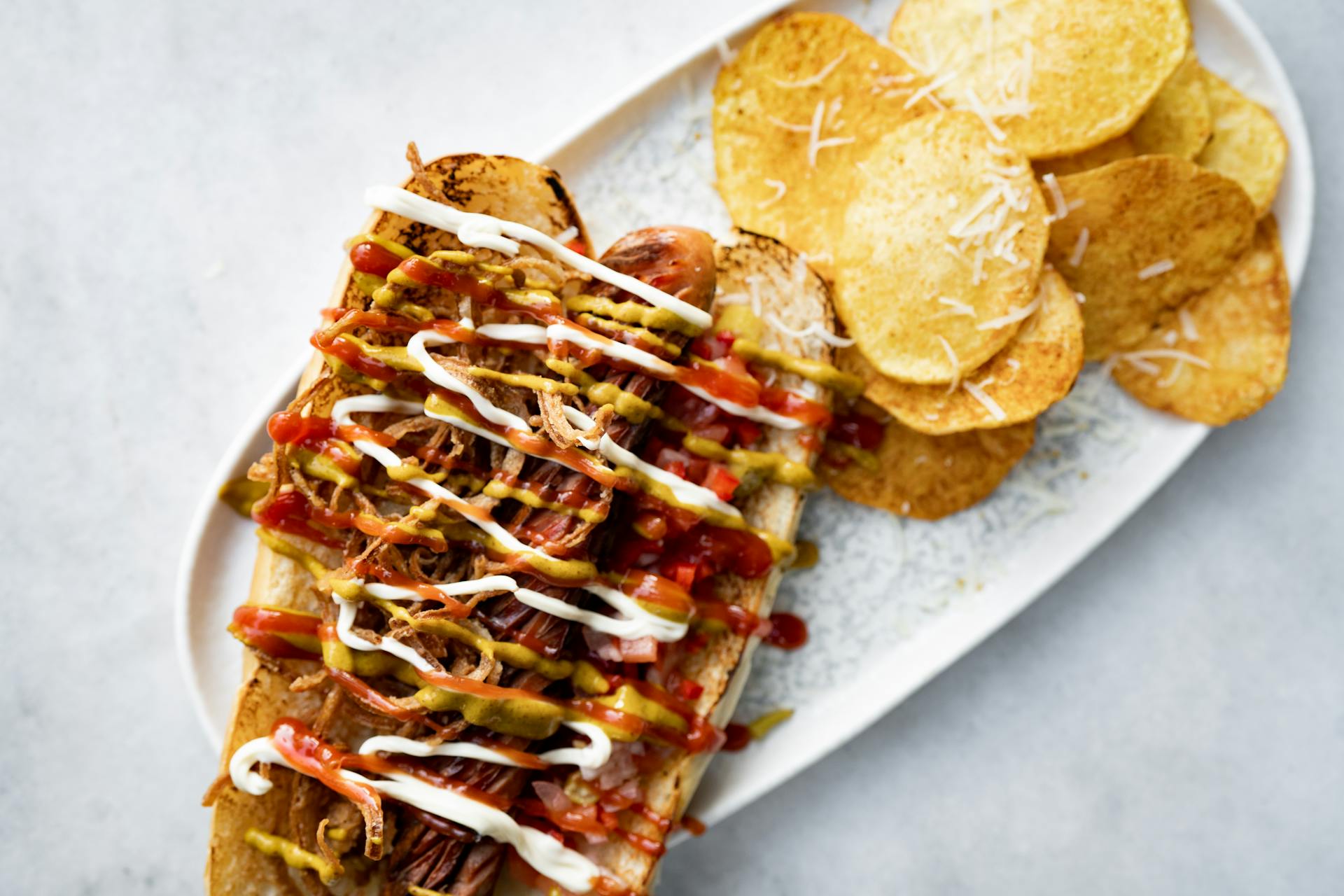A sandwich and chips | Source: Pexels