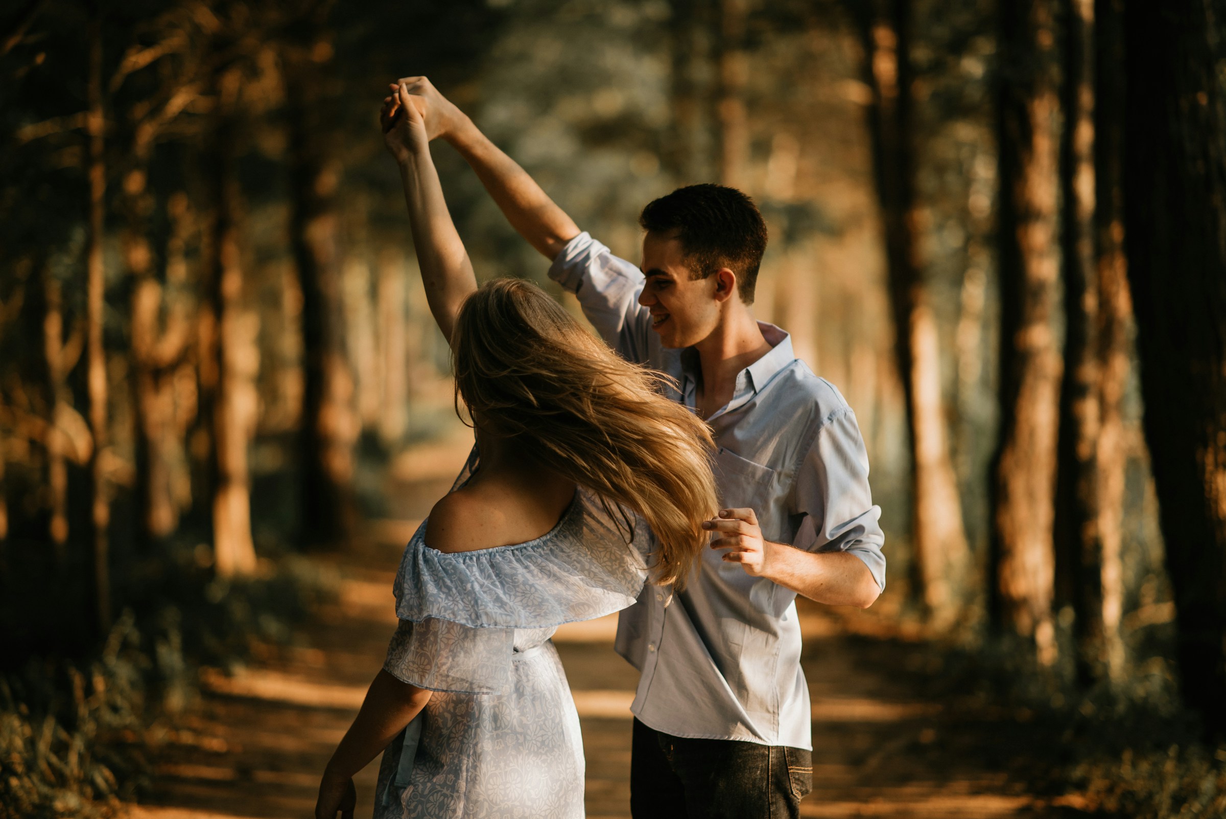 A romantic couple in love | Source: Unsplash