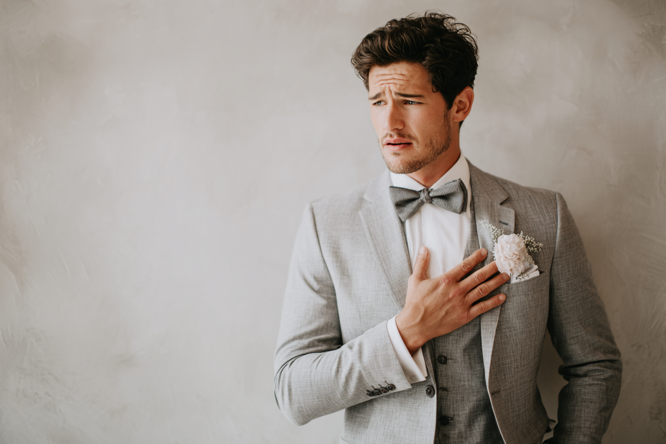 A man speaking plaintively | Source: Midjourney