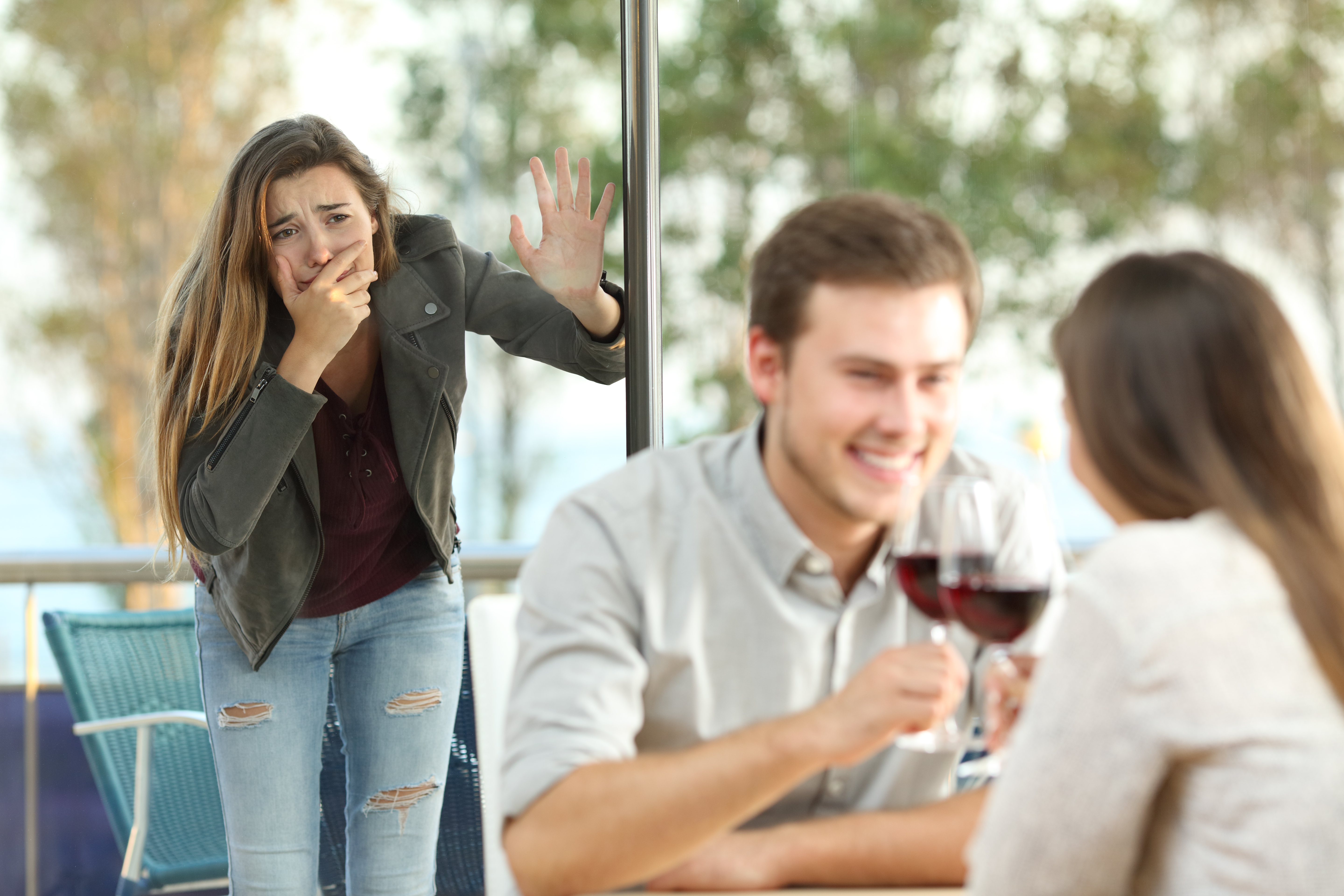 A devastated wife catches her husband with another woman. | Source: Getty Images