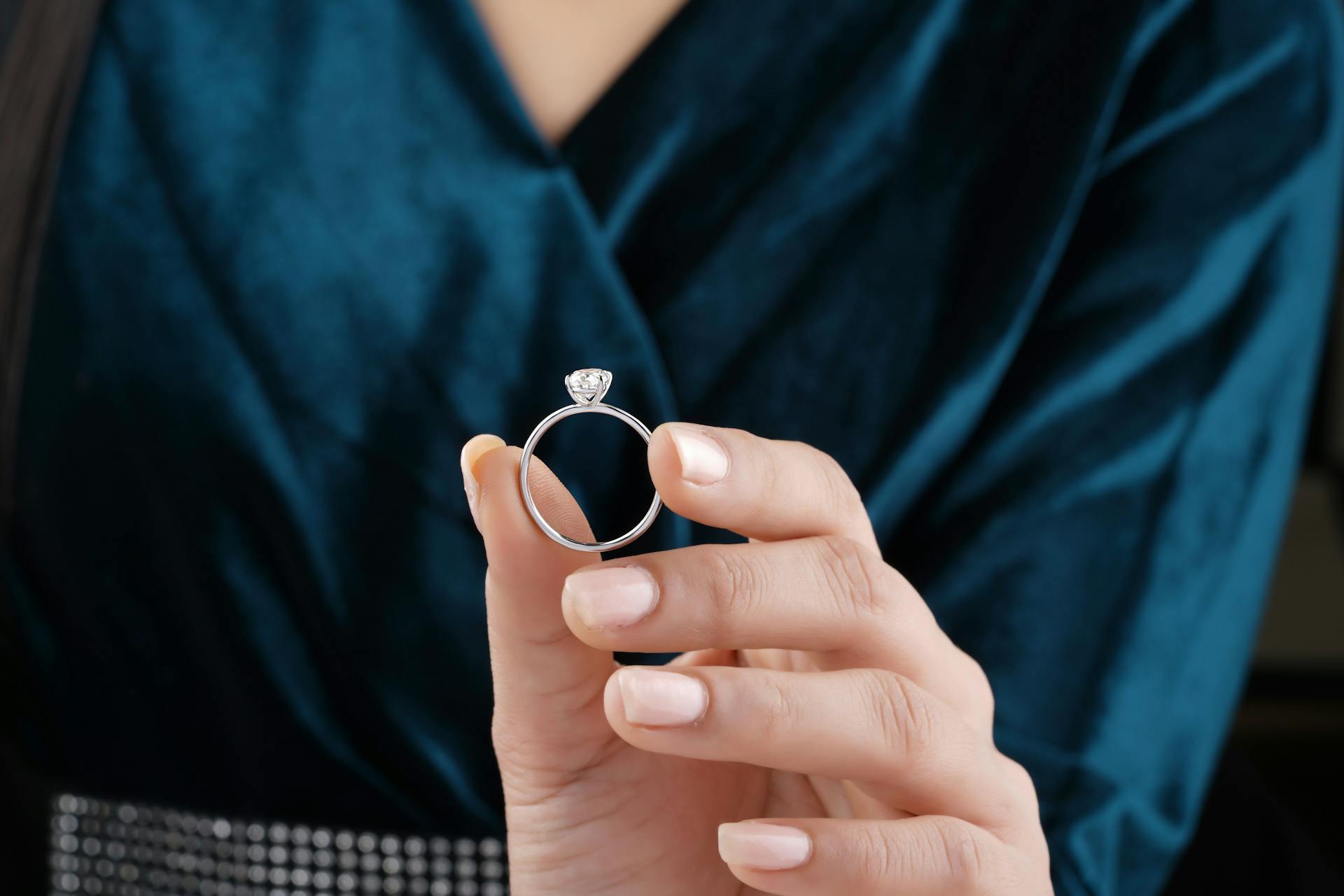 A woman holding a ring | Source: Pexels