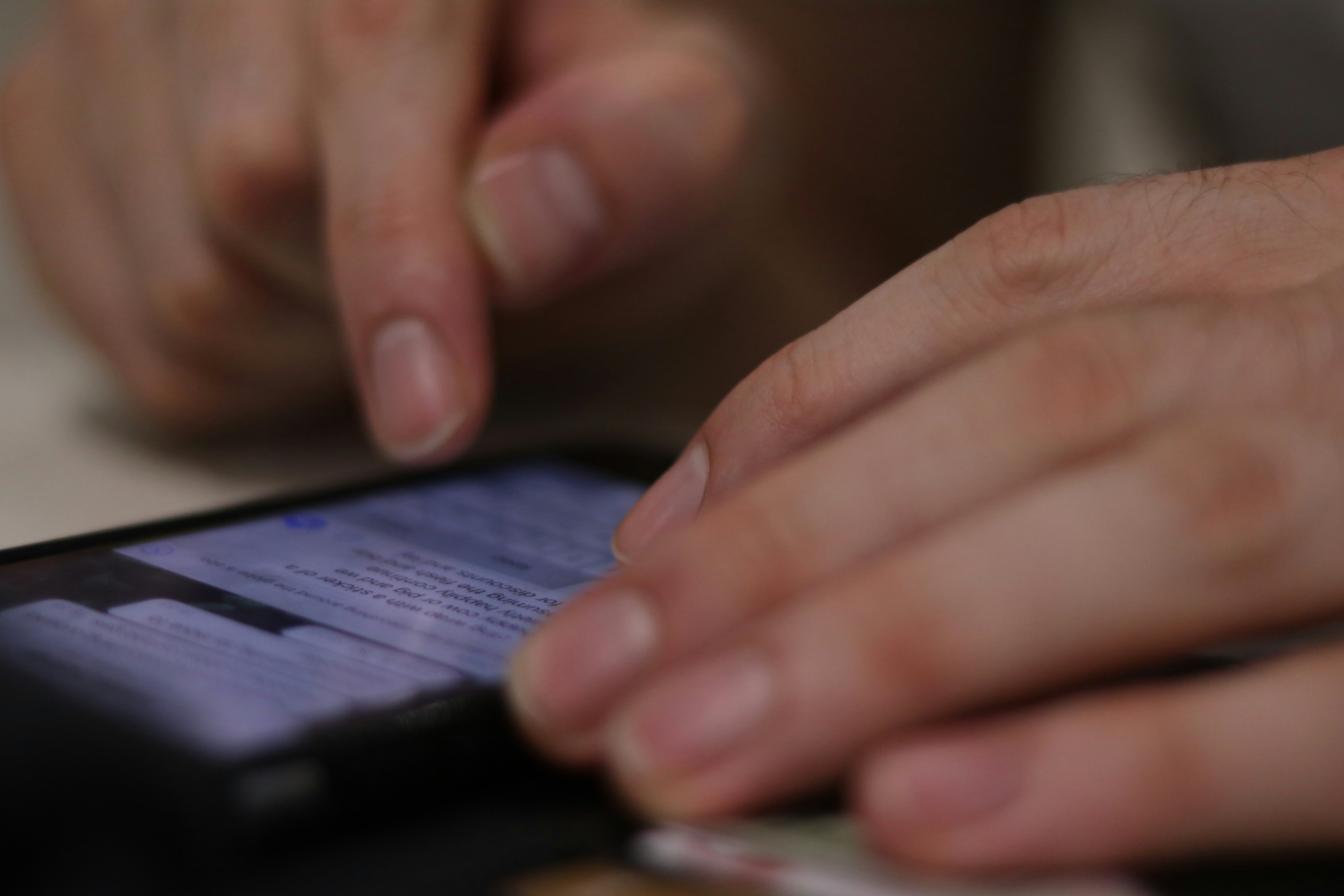 A person using a cellphone | Source: Unsplash