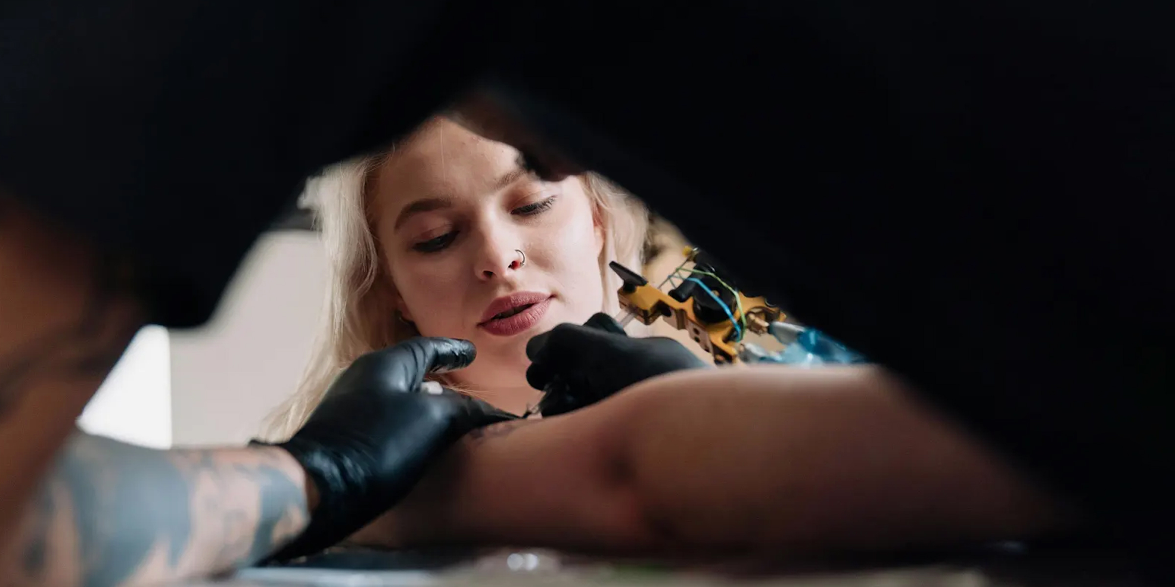 Woman waiting for a tattoo | Source: Pexels