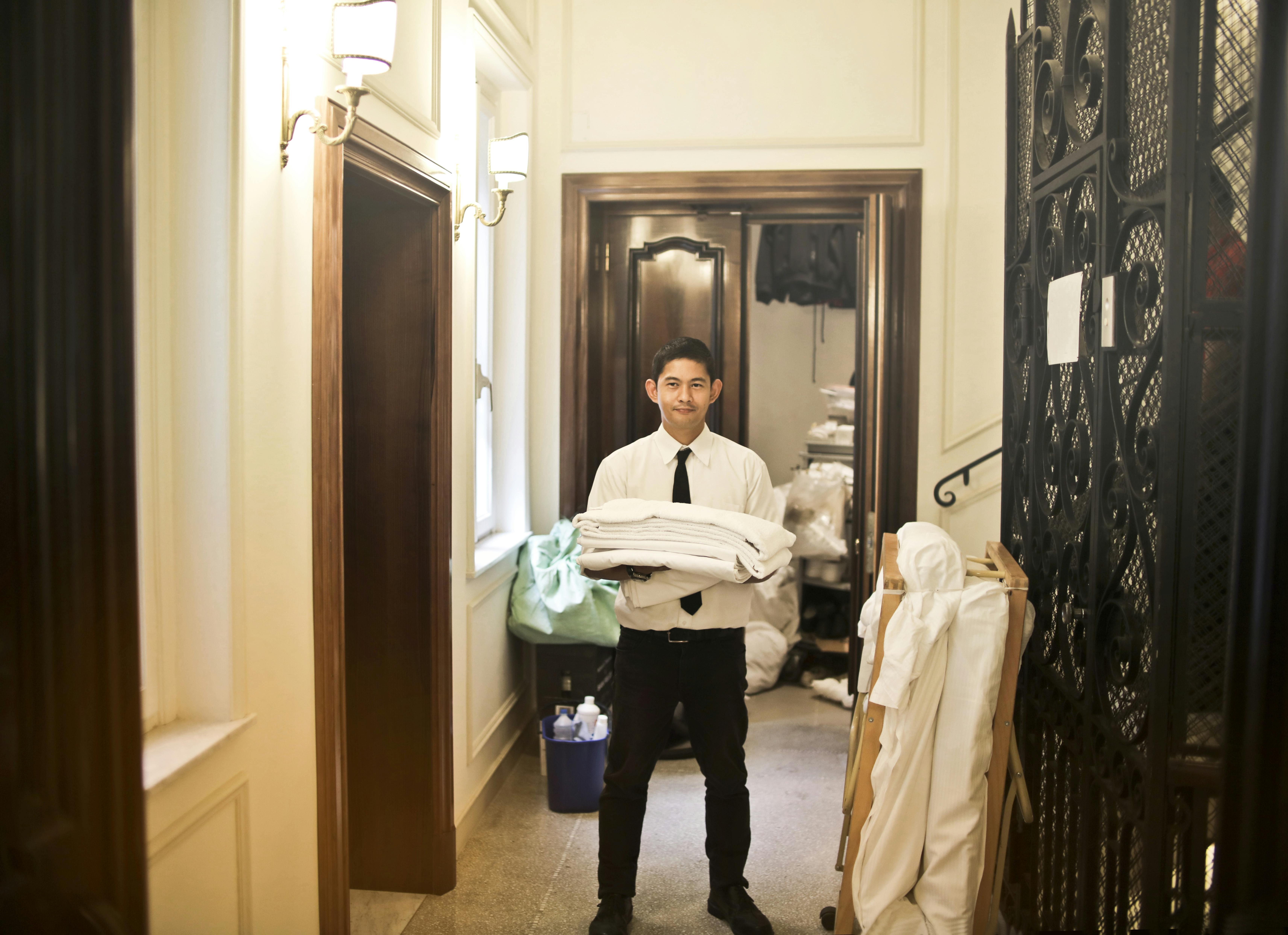 A man working at a hotel | Source: Pexels
