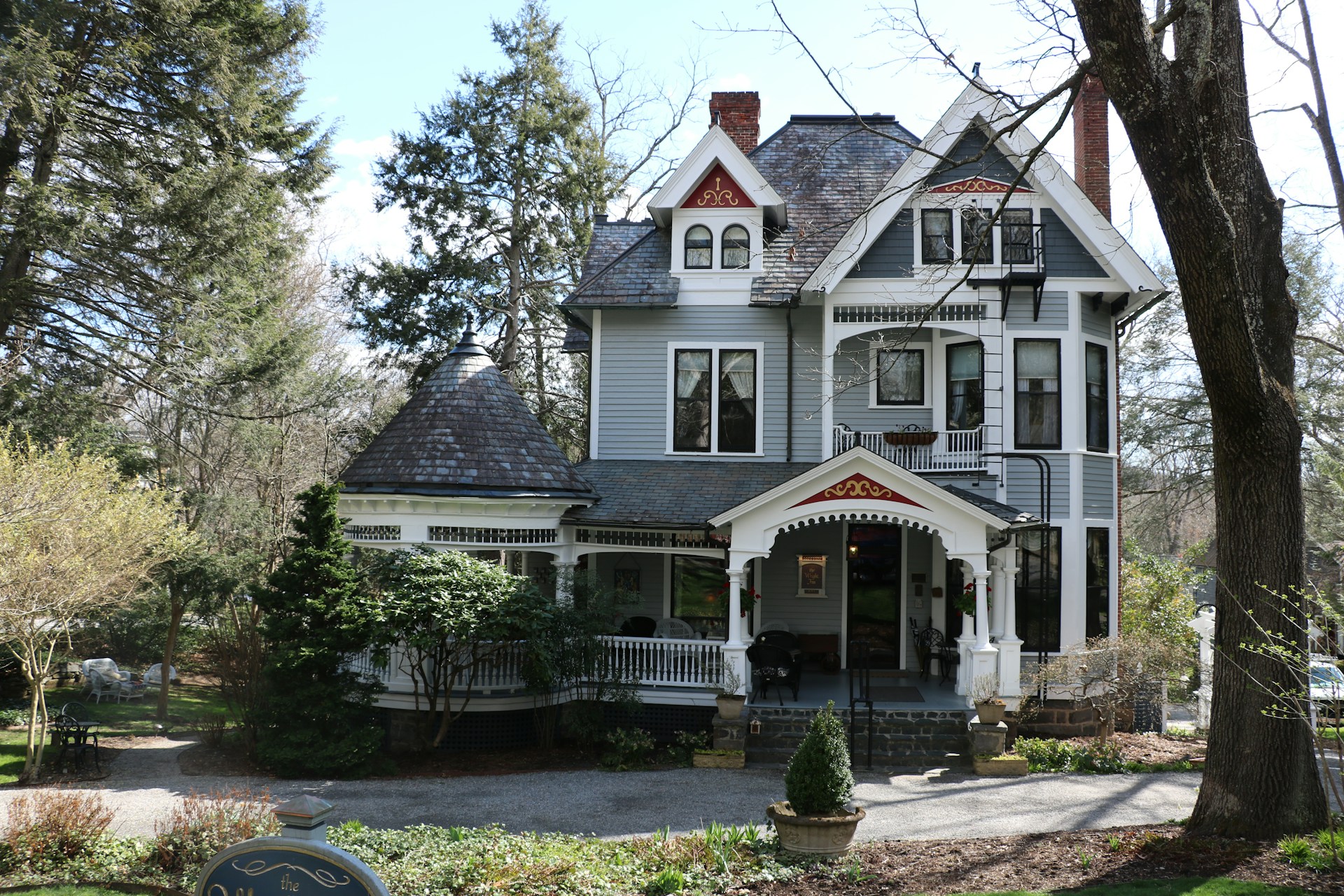 A Victorian-style house with a wraparound porch | Source: Unsplash