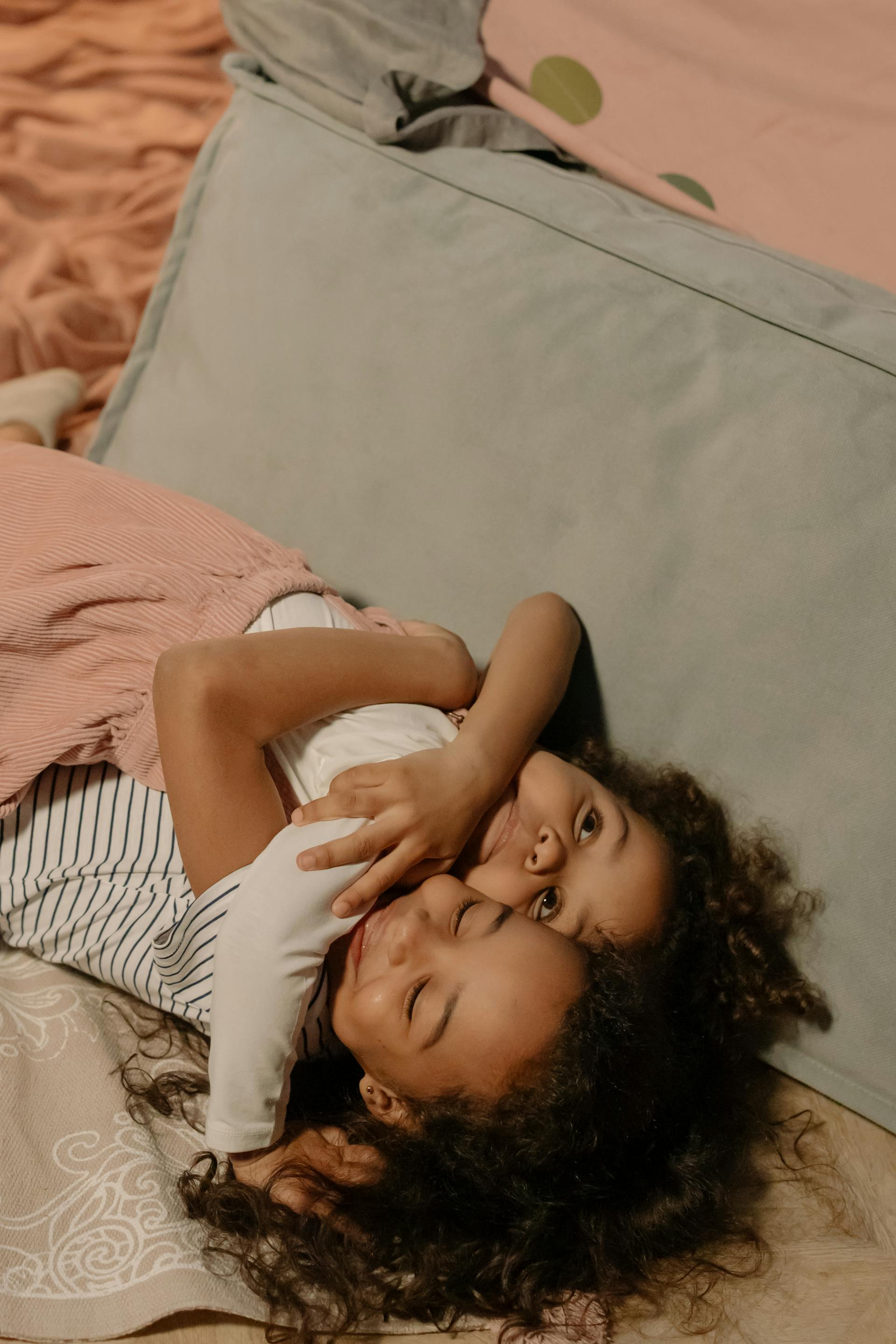 Children hugging each other | Source: Pexels