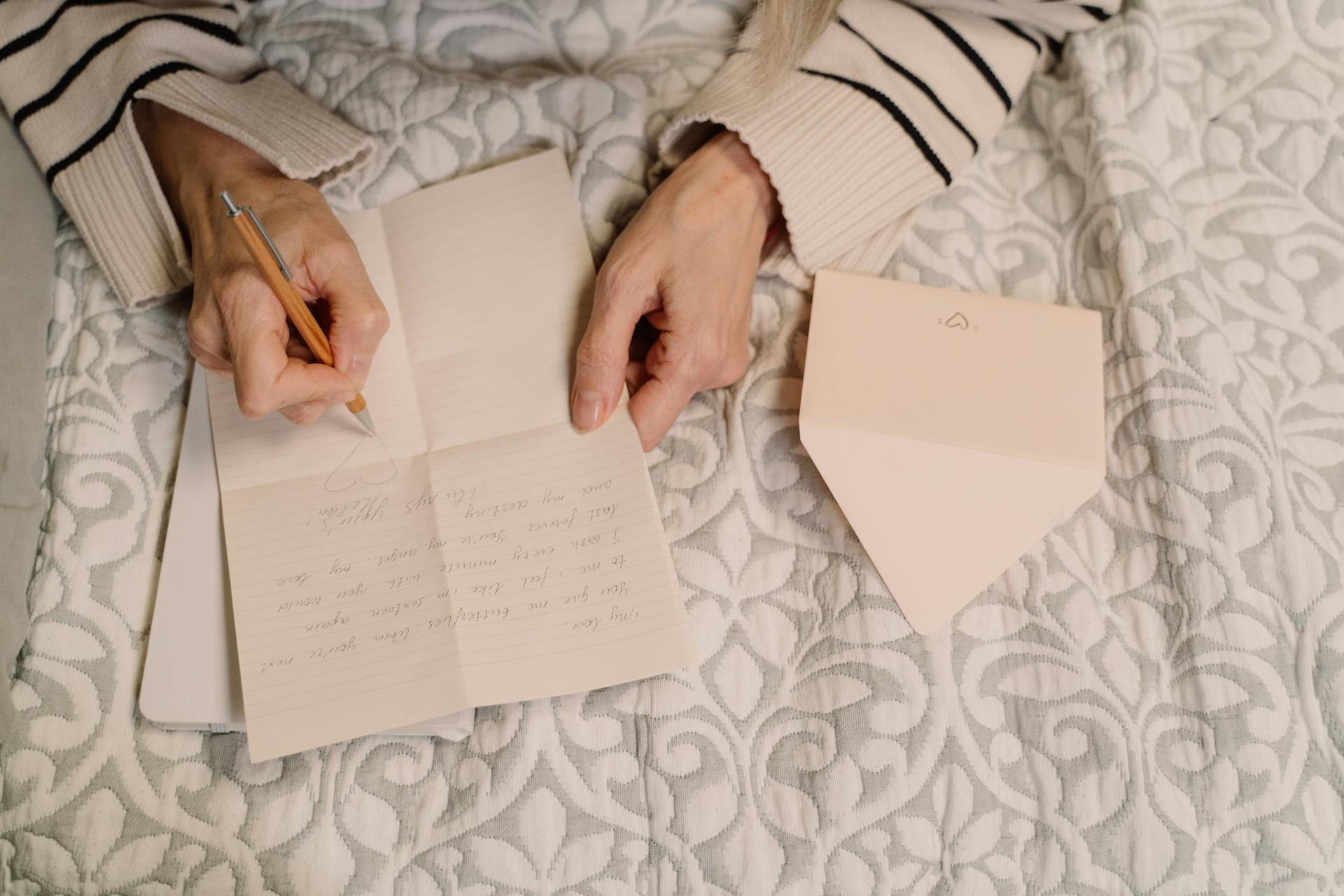 A woman writing a letter | Source: Pexels