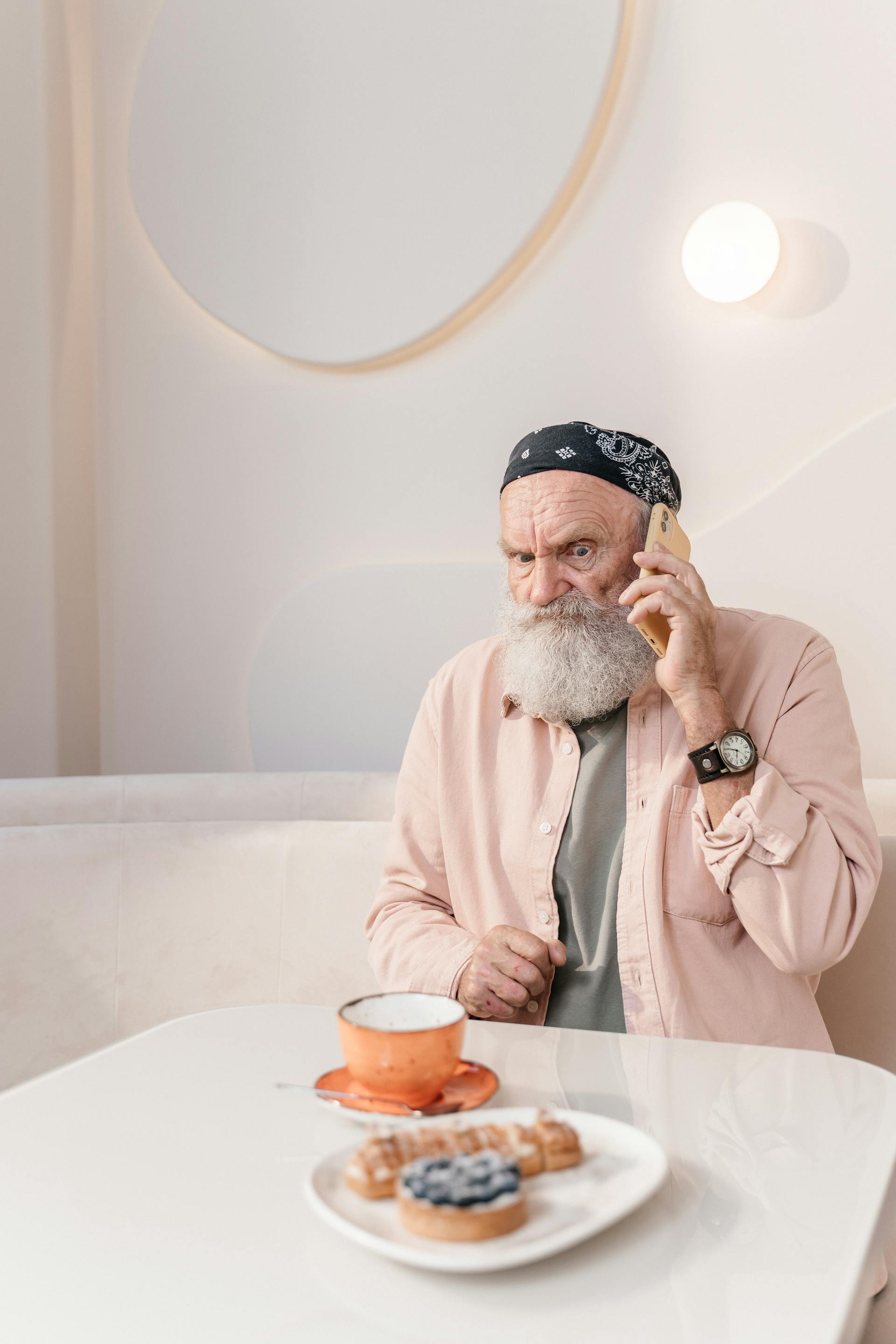 A man on a call | Source: Pexels