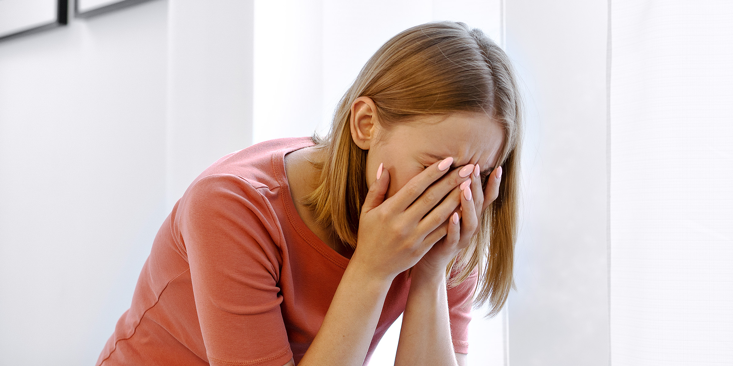 A upset woman | Source: Freepik