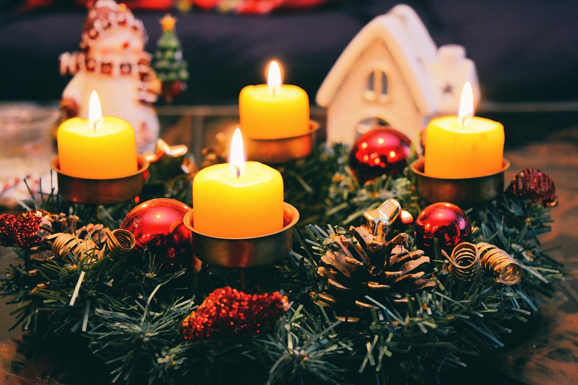 Christmas decorations | Source: Pexels