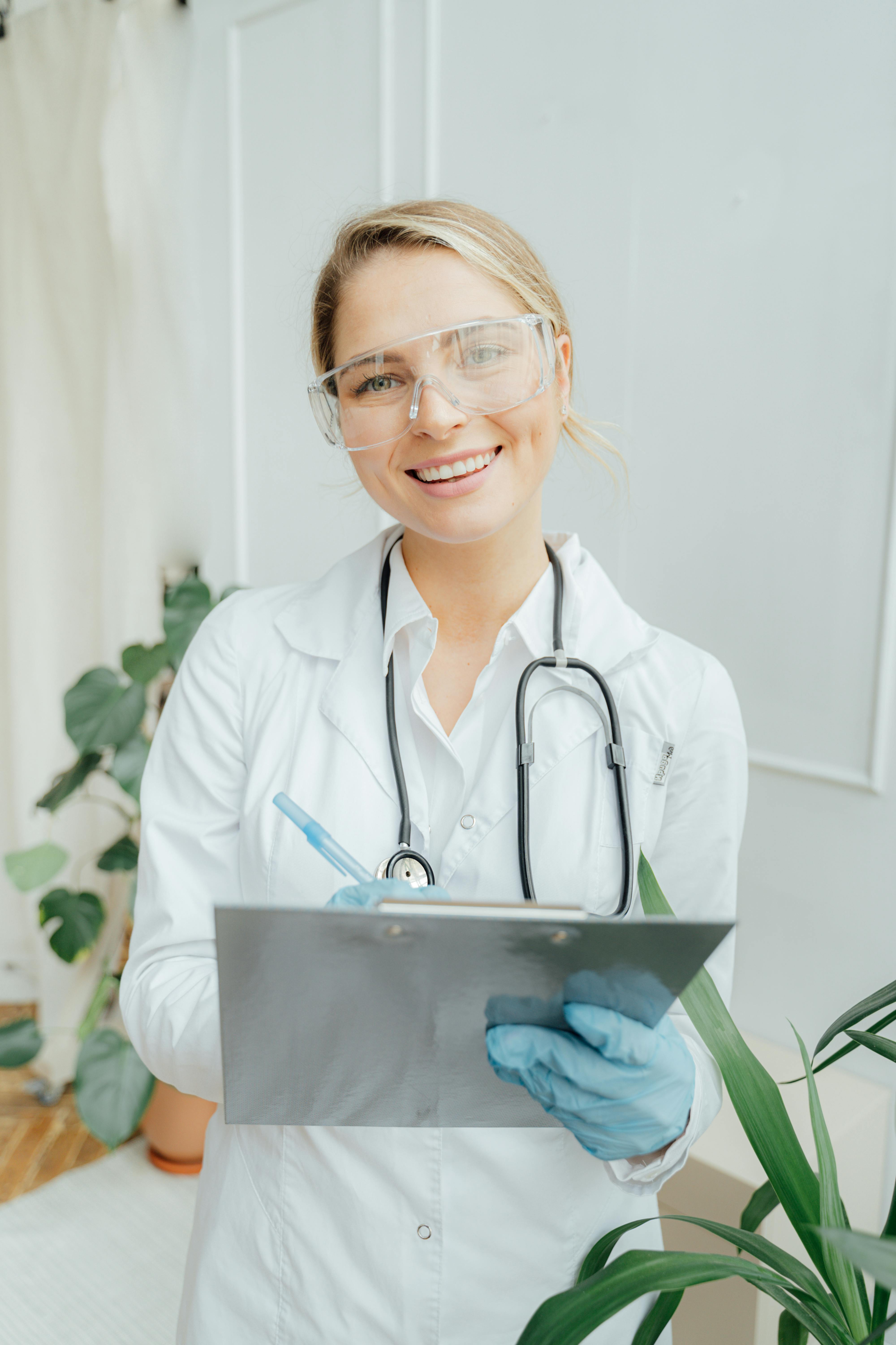 A happy doctor | Source: Pexels