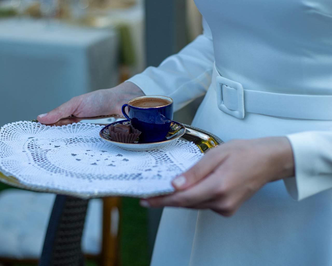 A woman carrying a tray with a cup of coffee | Source: Pexels