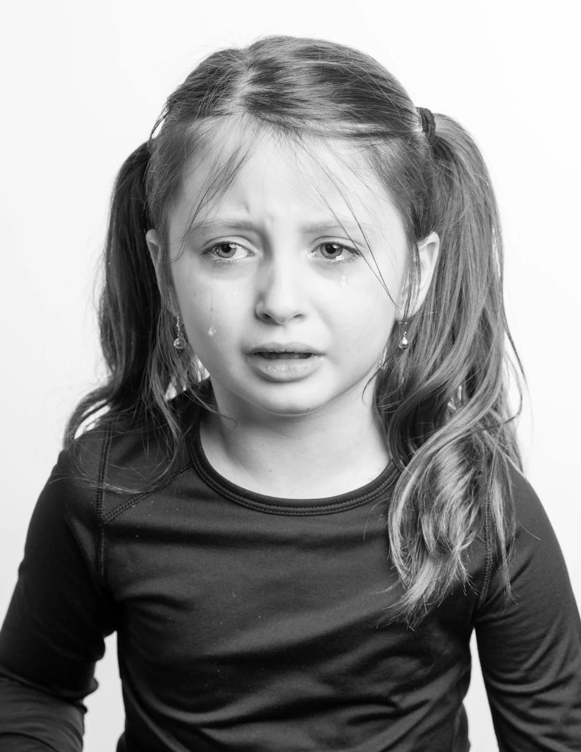 A crying young girl | Source: Pexels