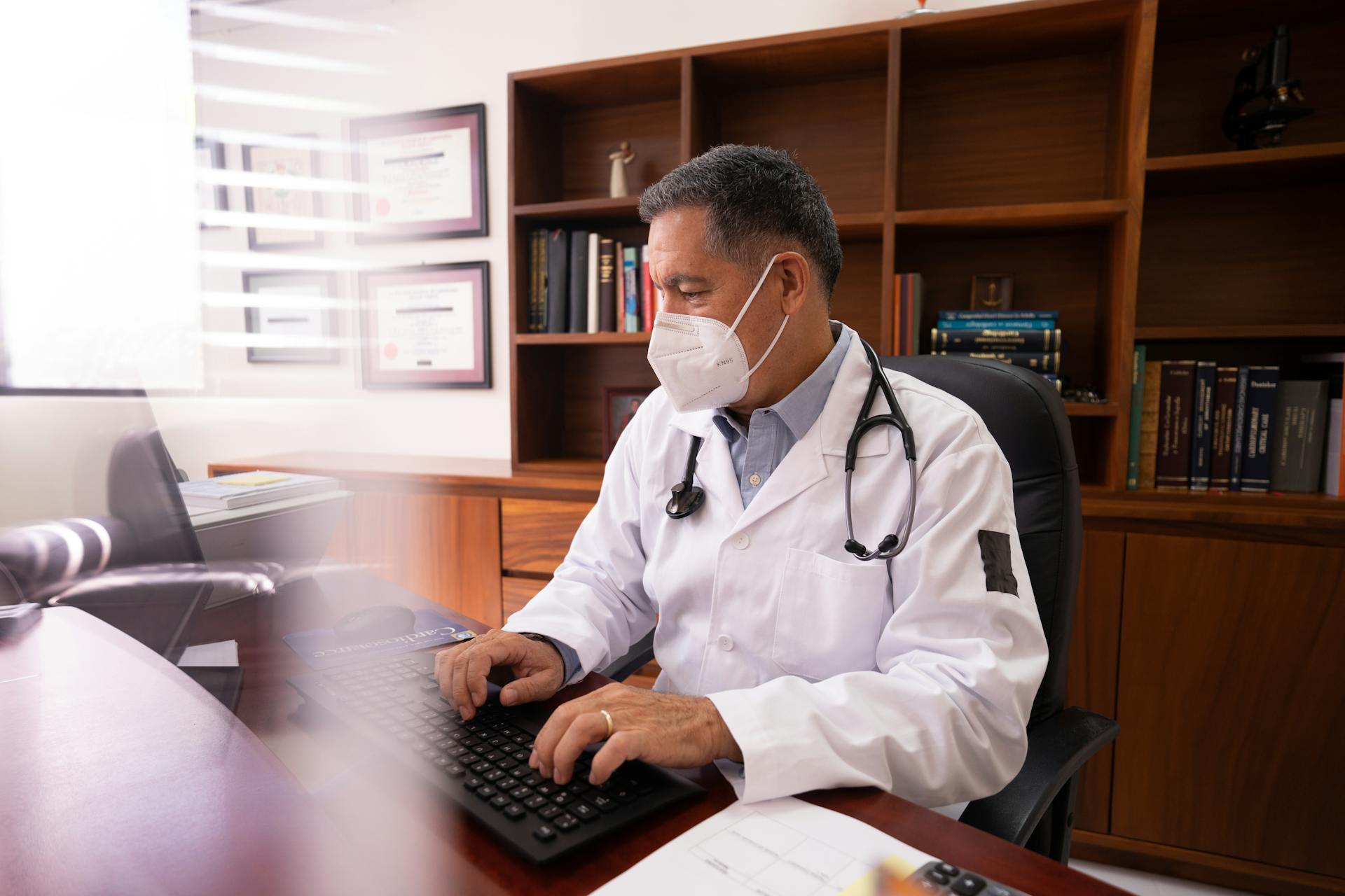 A doctor sitting in his office | Source: Pexels