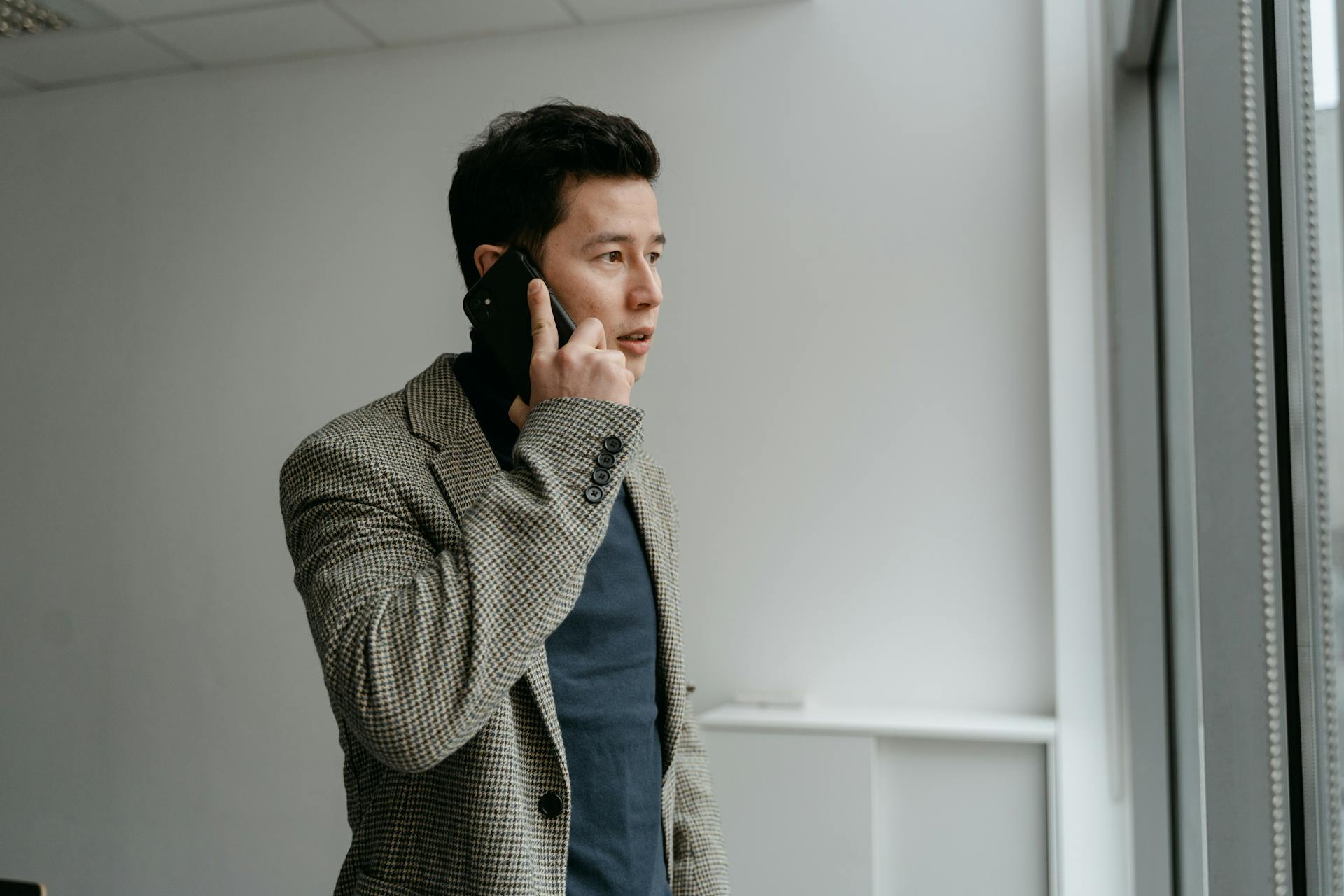 A man on a call | Source: Pexels