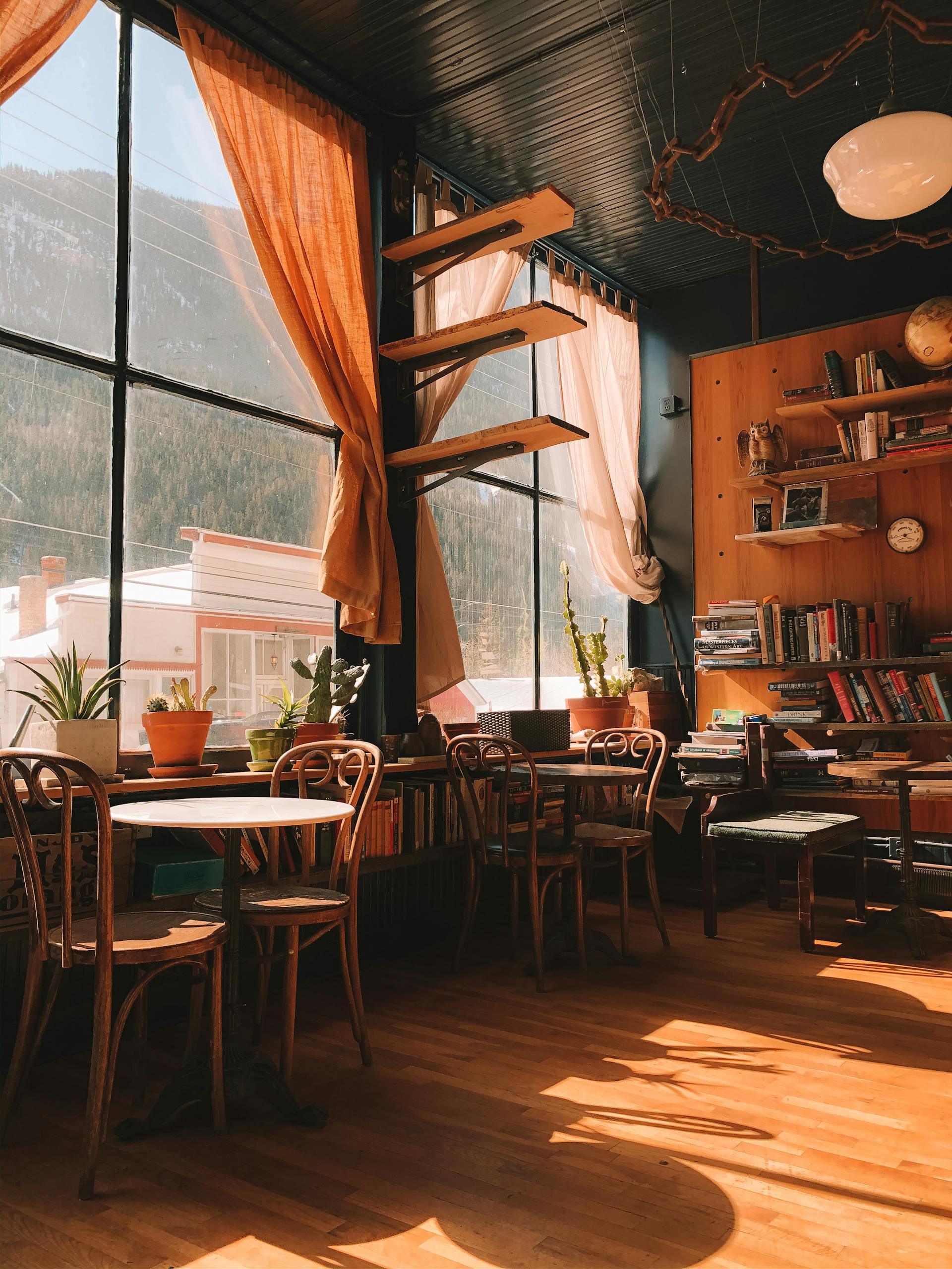 Tables in a cozy eatery | Source: Pexels