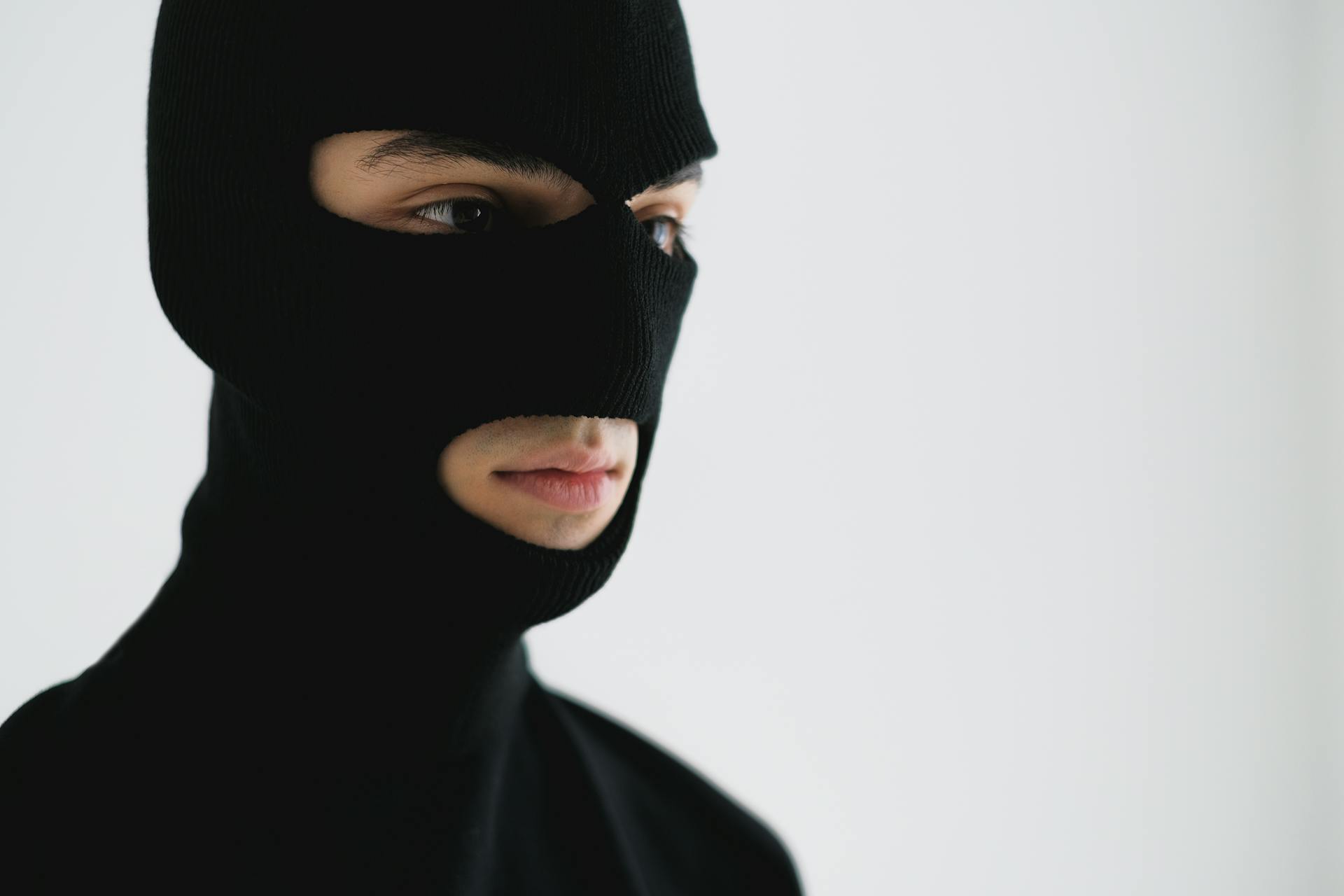 Masked burglar | Source: Pexels