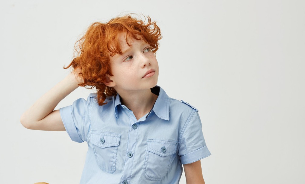 A confused little boy | Source: Freepik