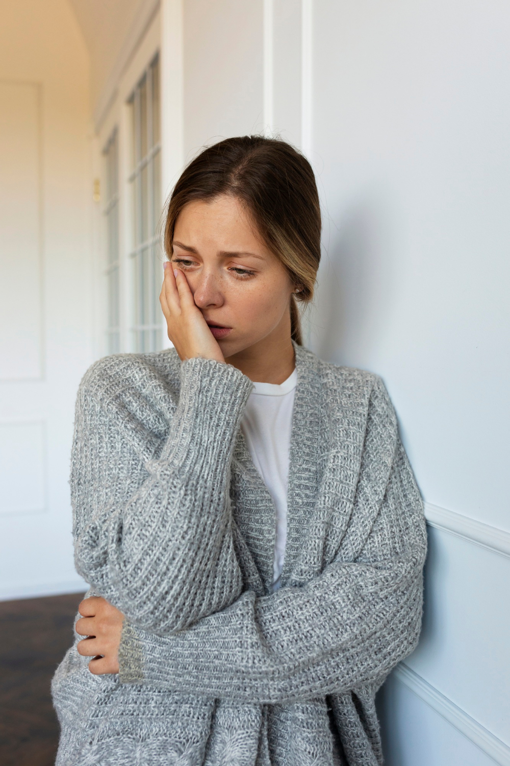 An emotionally overwhelmed woman | Source: Freepik