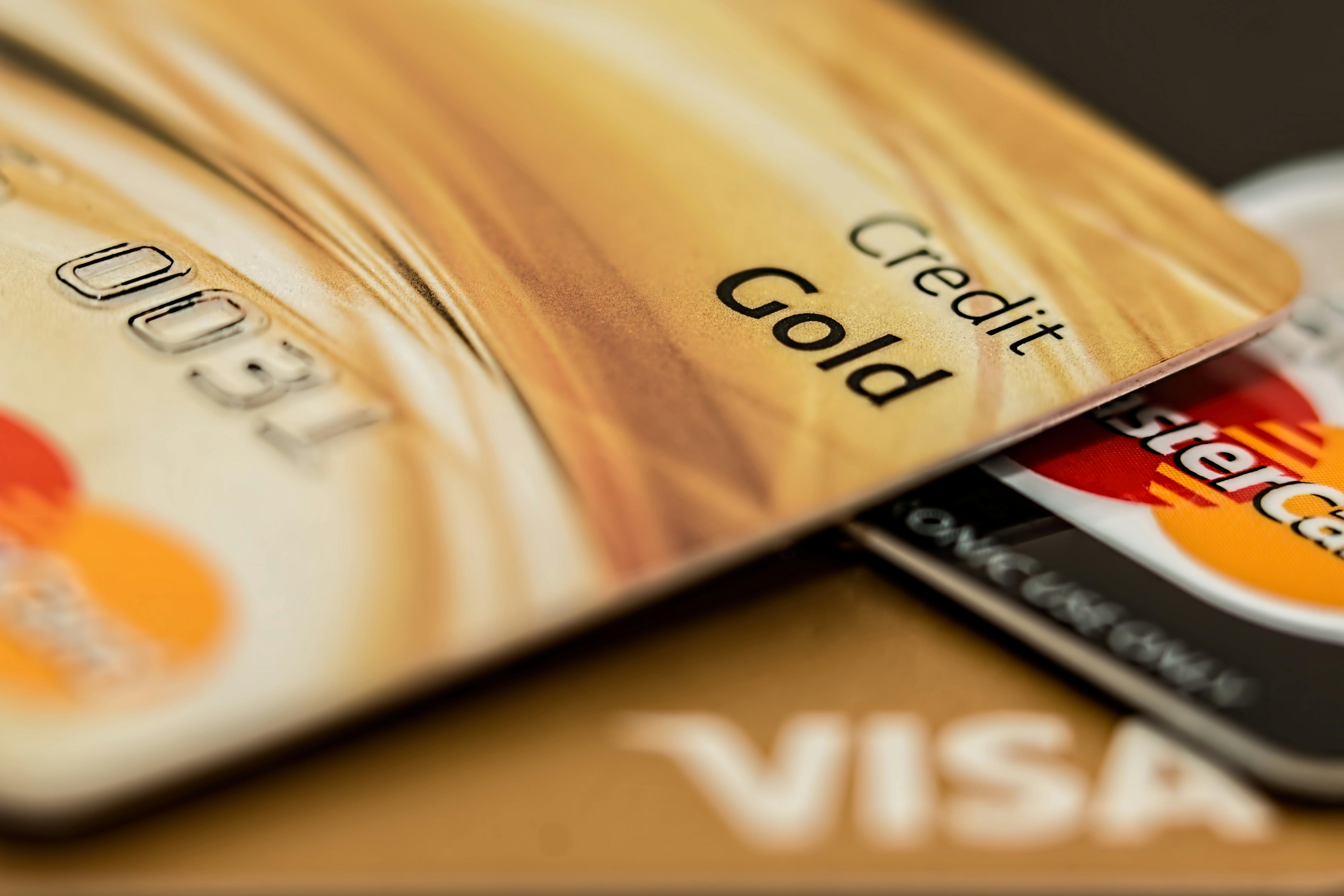 A pile of credit cards | Source: Pexels