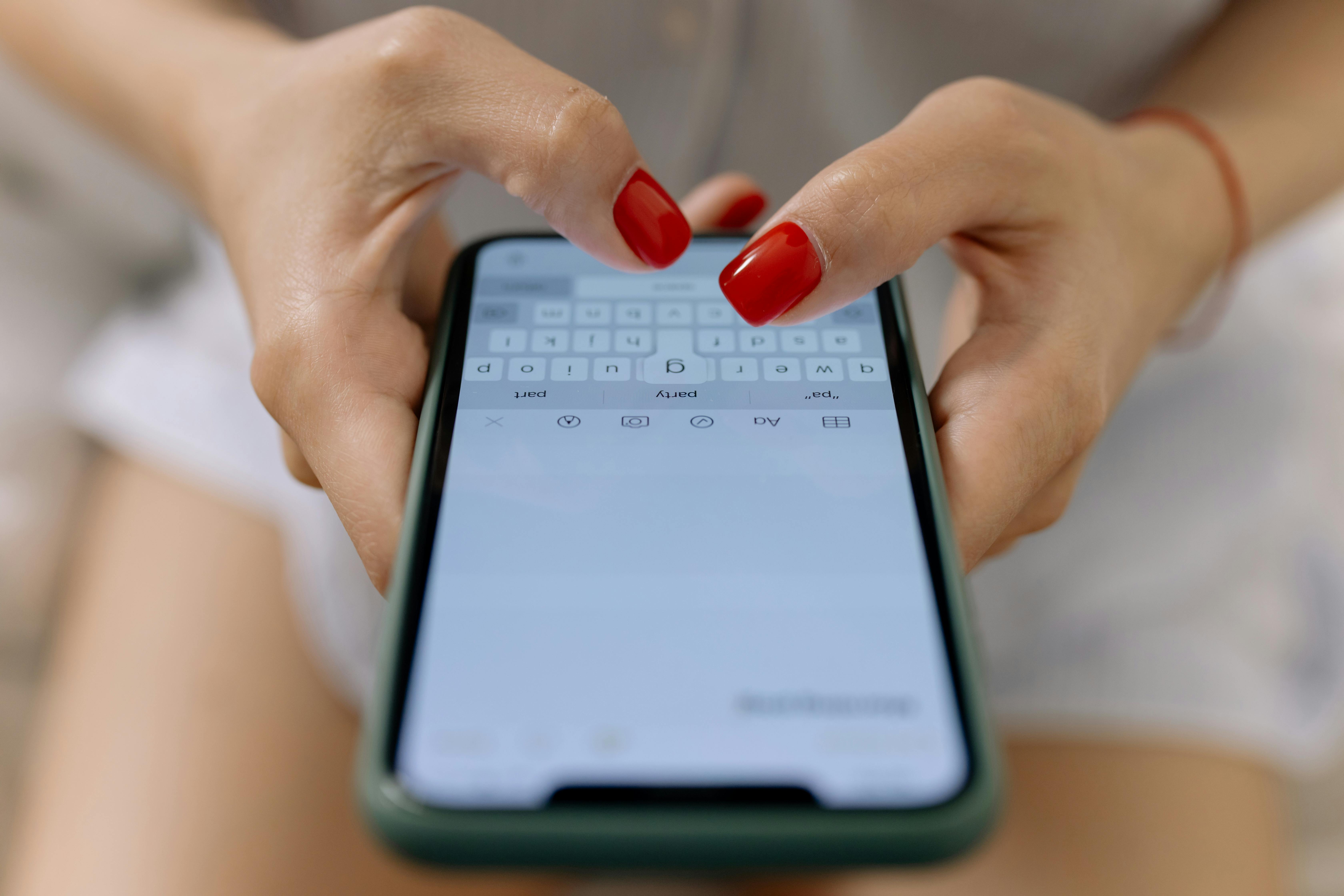 A person typing a text message | Source: Pexels