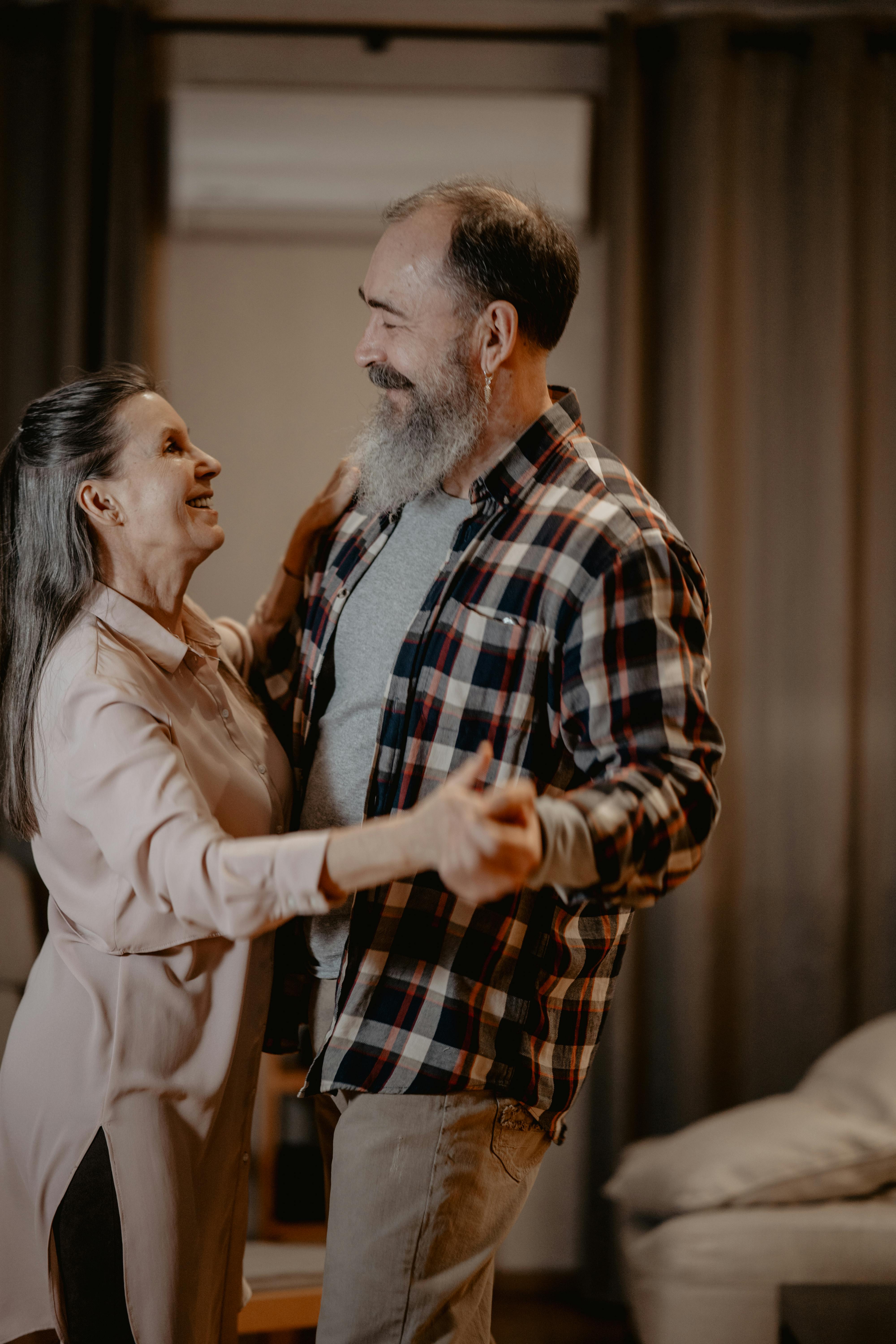 A happy couple dancing | Source: Pexels