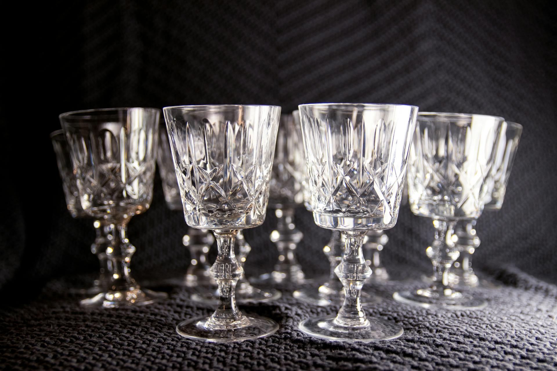 A crystal glass set | Source: Pexels