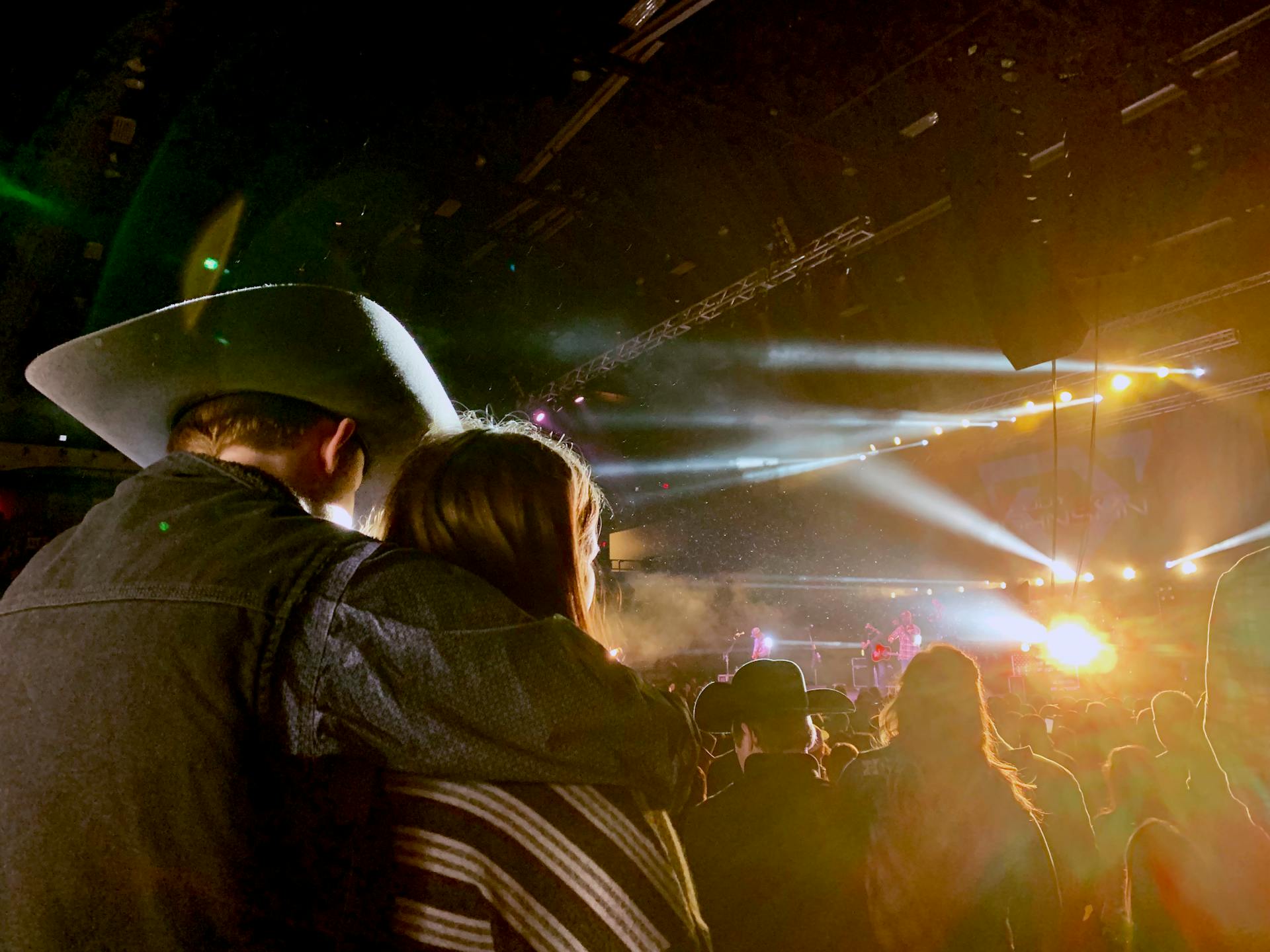 A couple at a musical festival | Source: Pexels
