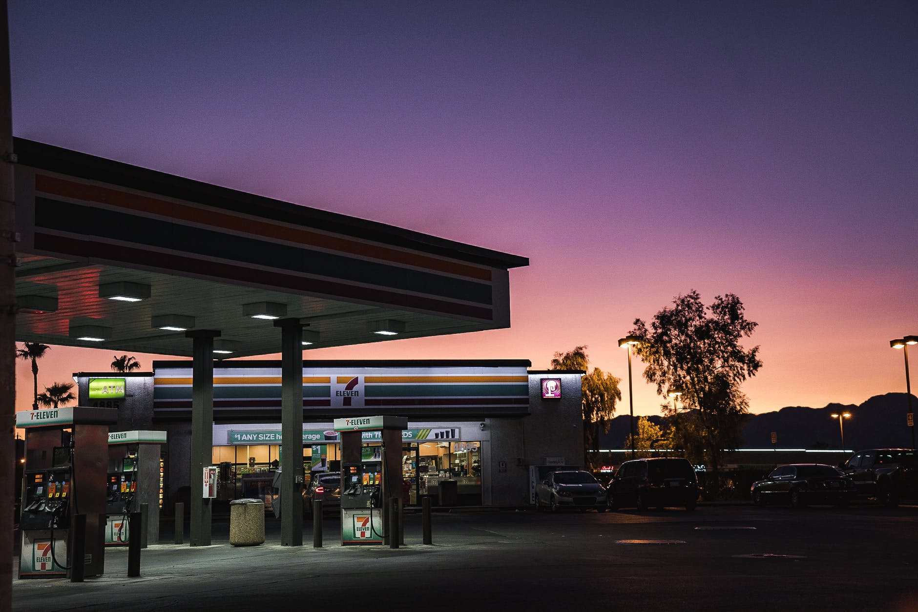 Jenson walked to the gas station, but they didn't let him in. | Source: Pexels