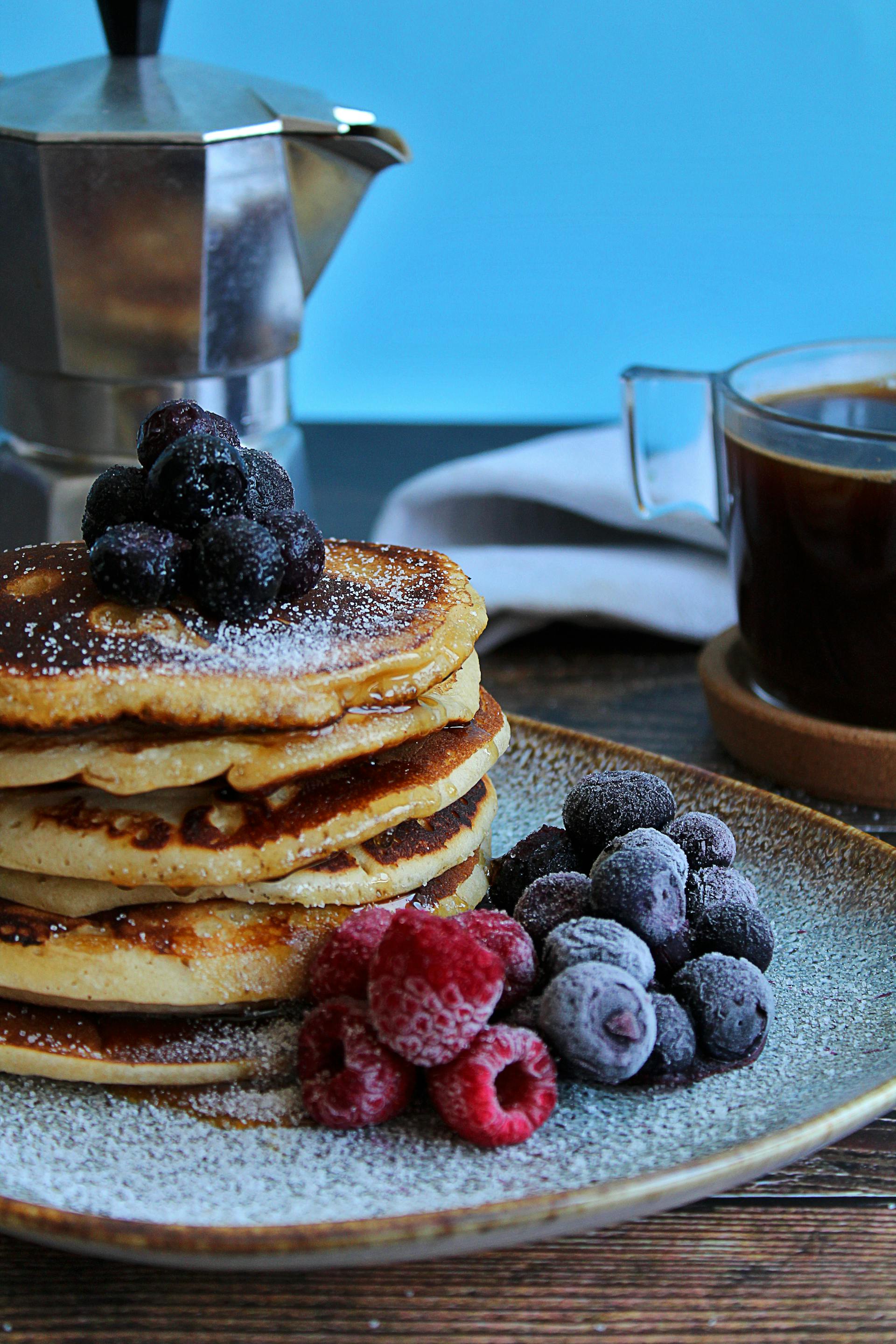 Coffee and pancakes on a table | Source: Pexels