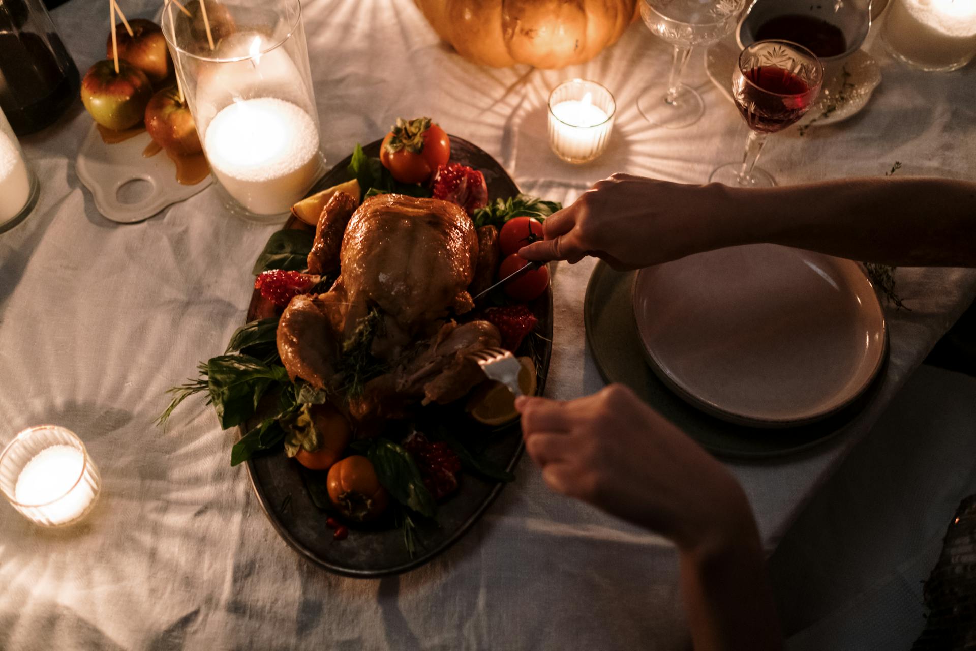 A person slicing the turkey | Source: Pexels