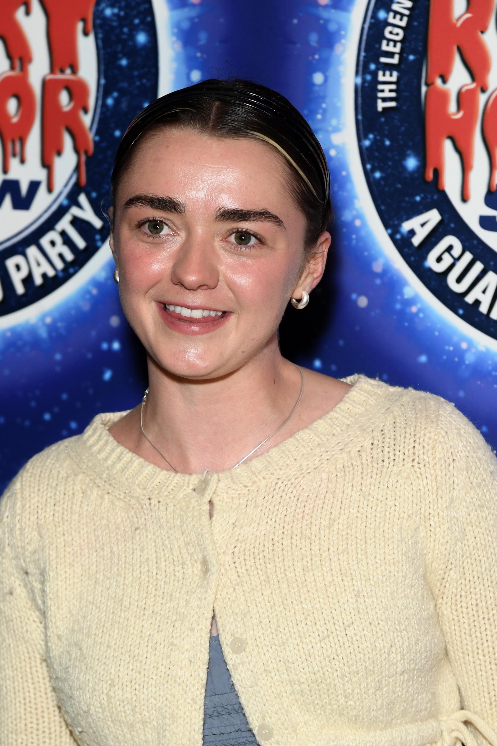 Williams, who also turned 27 in 2024, attended a gala in London with a look that was understated, playful, and refreshingly natural. Wearing a cozy cream cardigan and slicked-back hair, she gave off an effortlessly cool vibe — trading red carpet drama for authenticity and comfort without sacrificing personality.