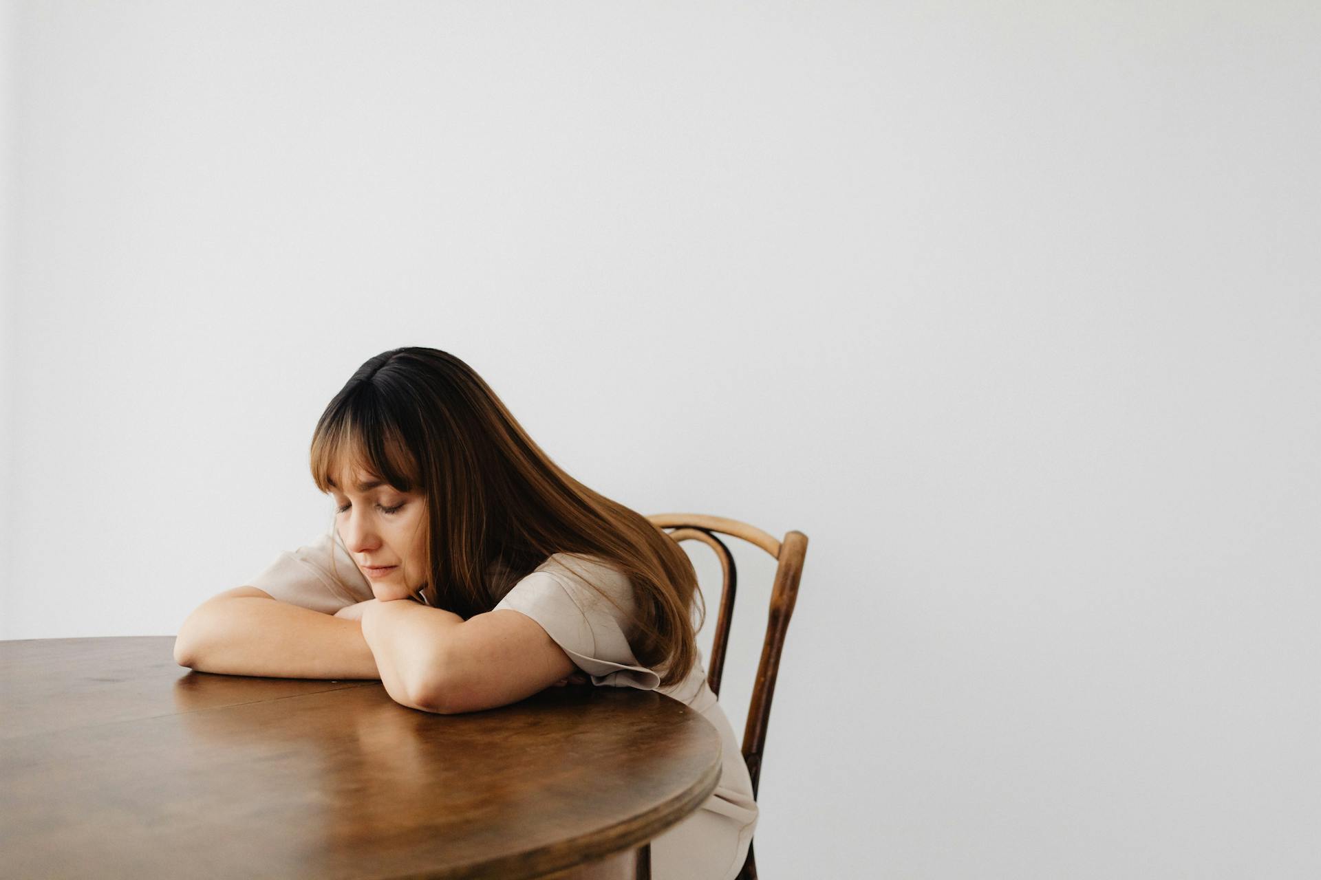 A woman sitting at a table | Source: Pexels