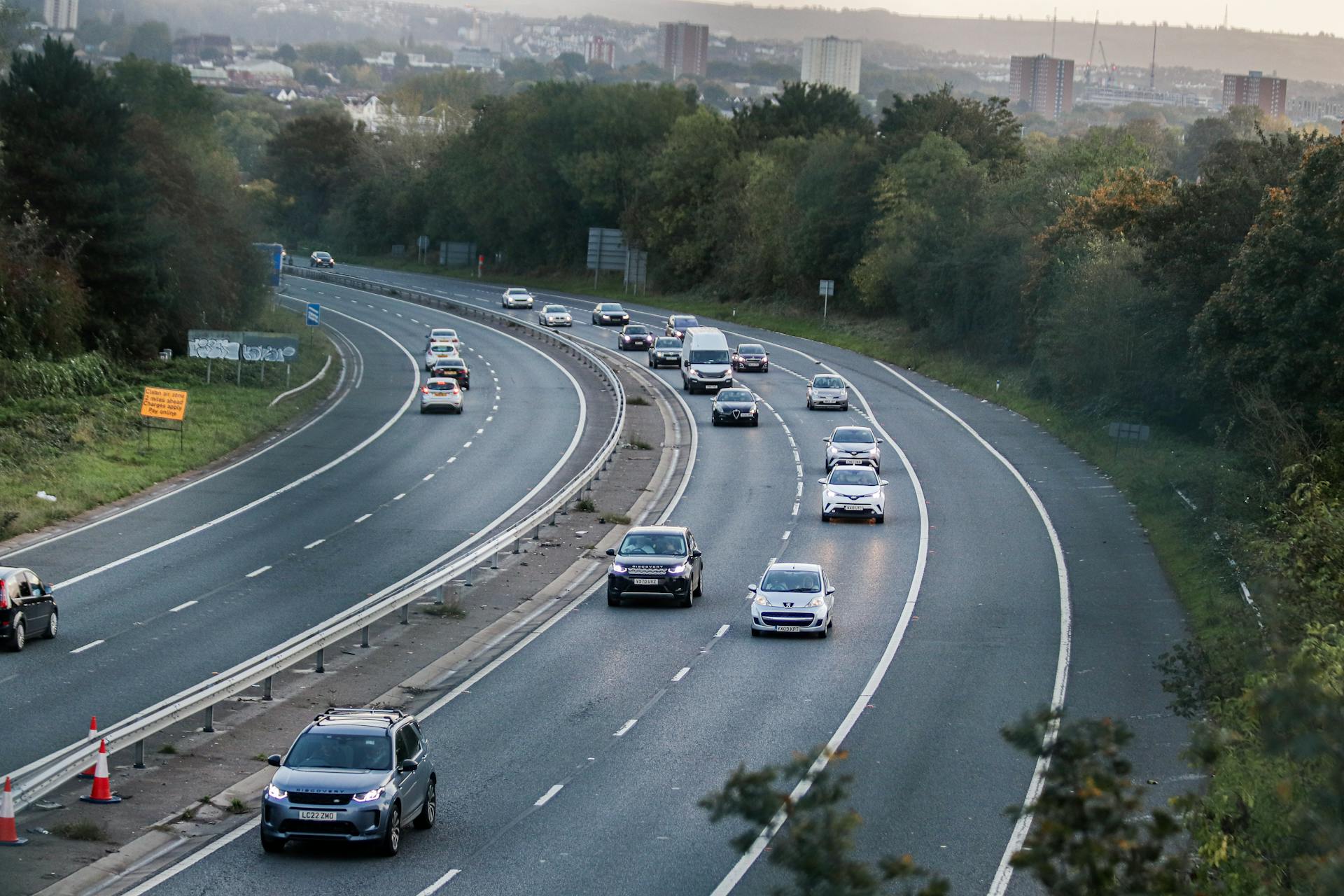 Coches en la carretera | Fuente: Pexels