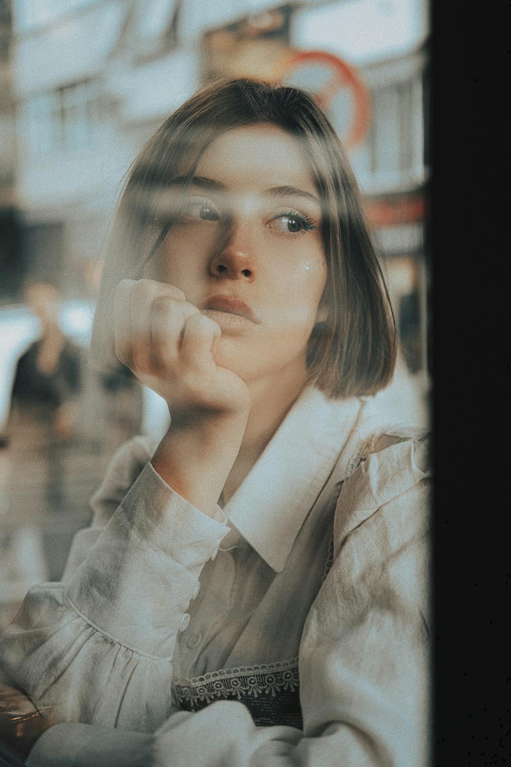 A serious woman in a cafe | Source: Pexels