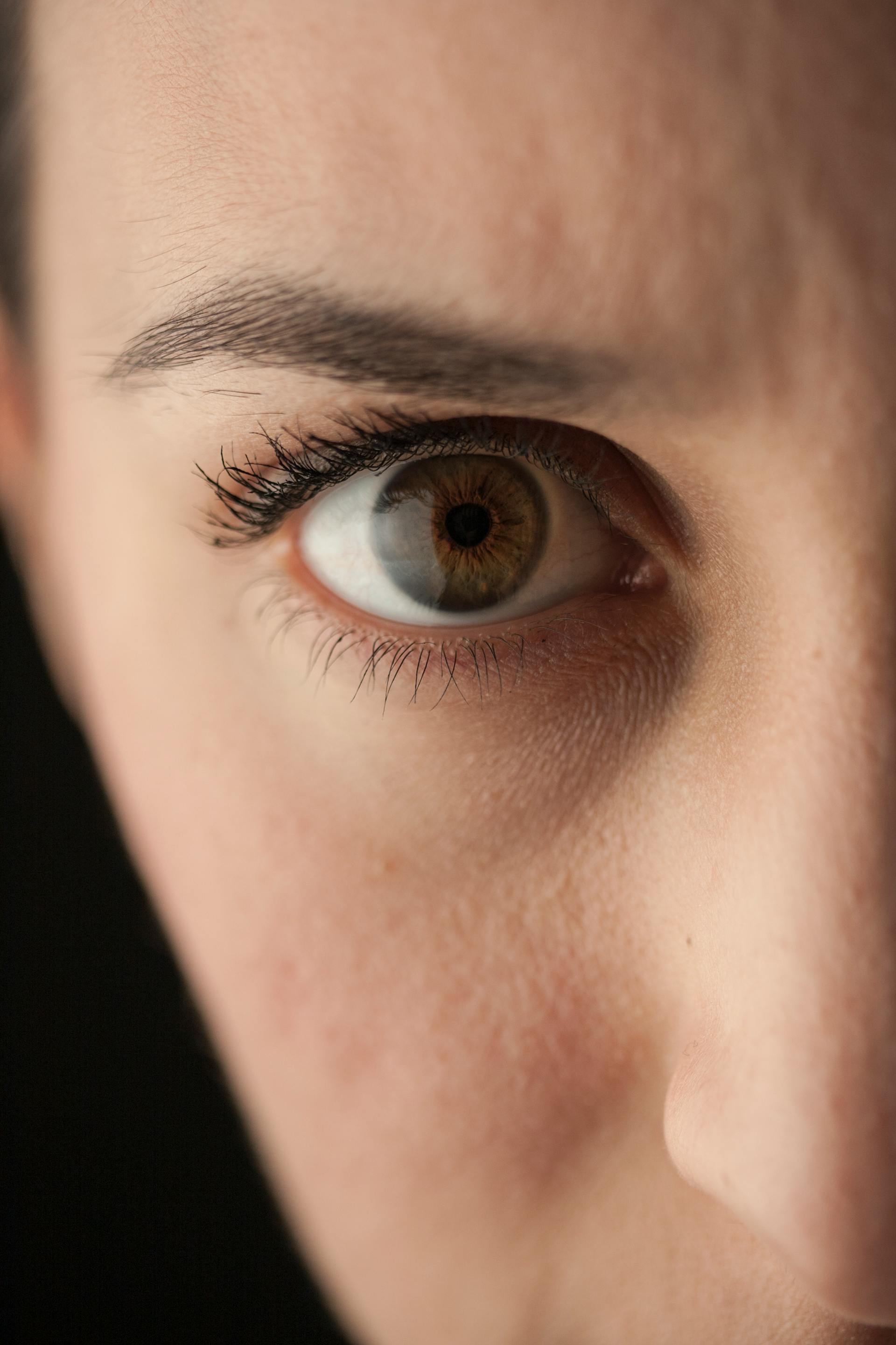 Close-up shot of a woman's eye | Source: Pexels