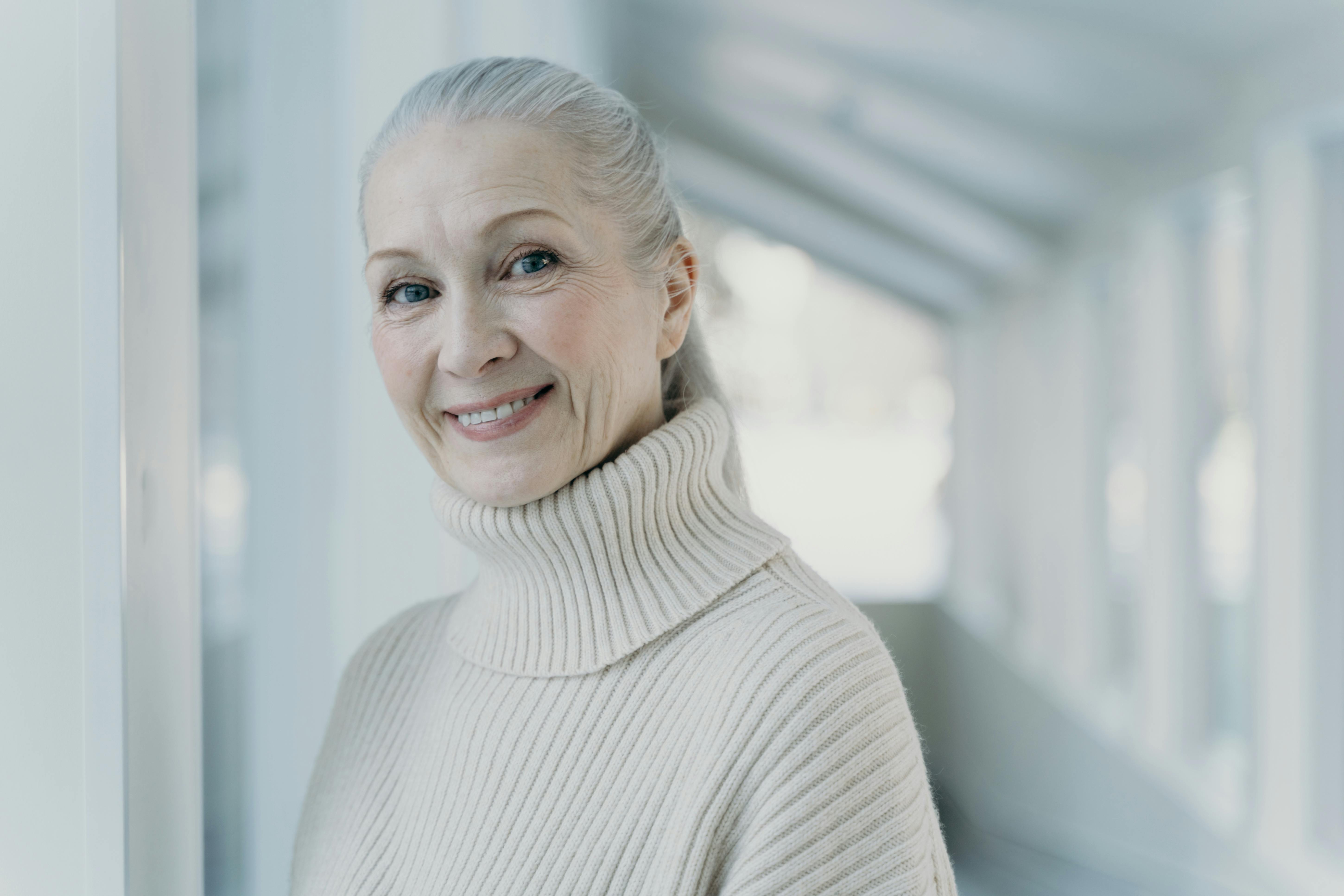 A smiling elderly woman | Source: Pexels